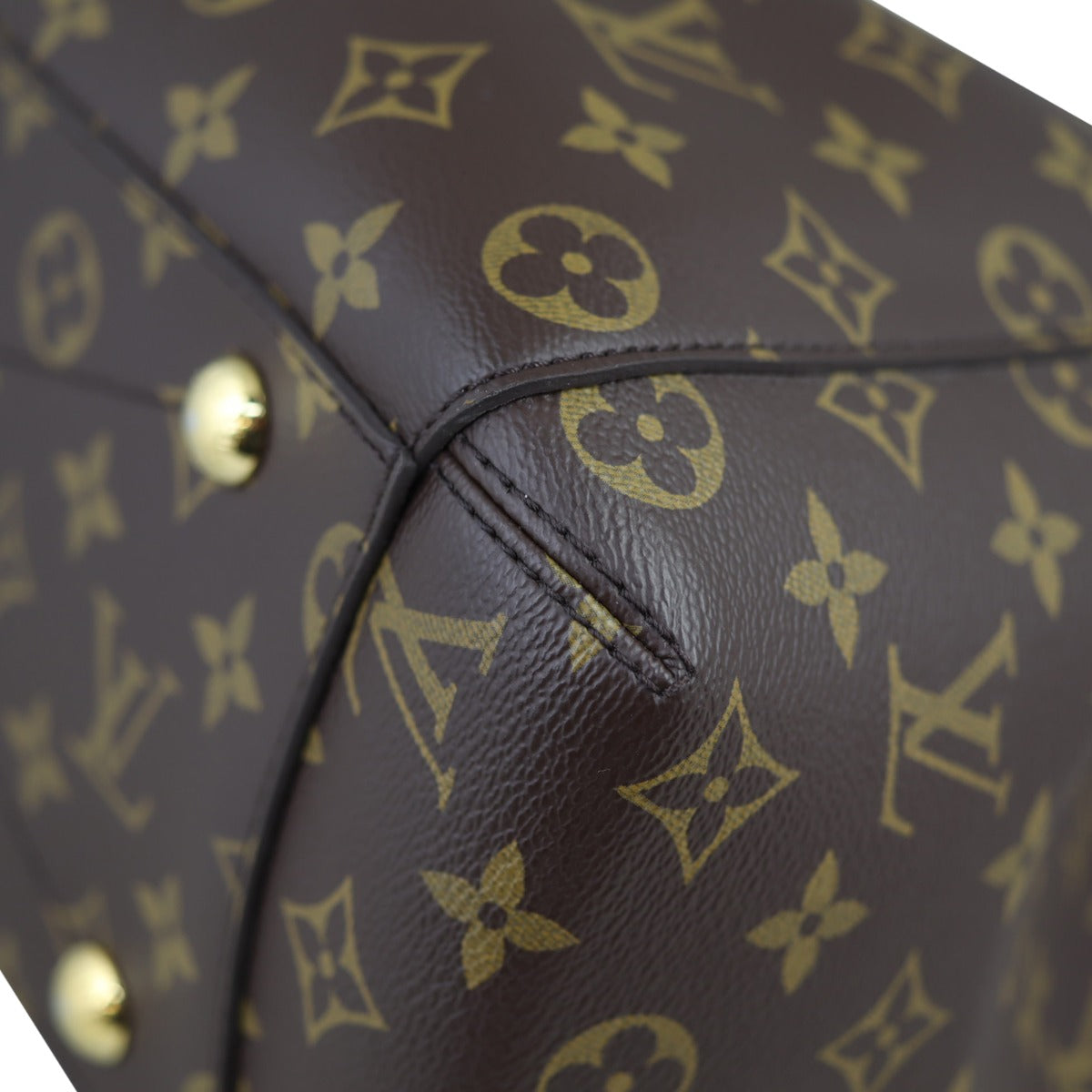 Louis Vuitton Montaigne GM Monogram Corner
