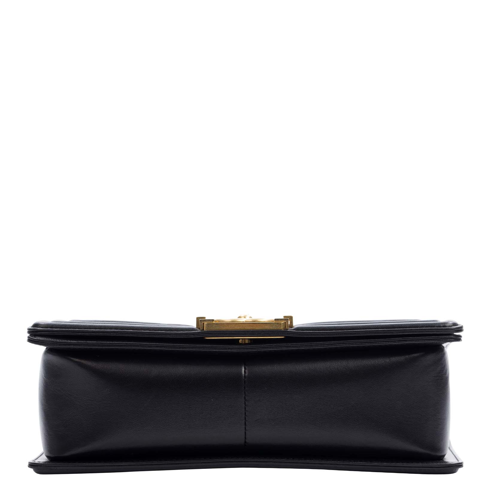 Chanel Boy Old Medium  base