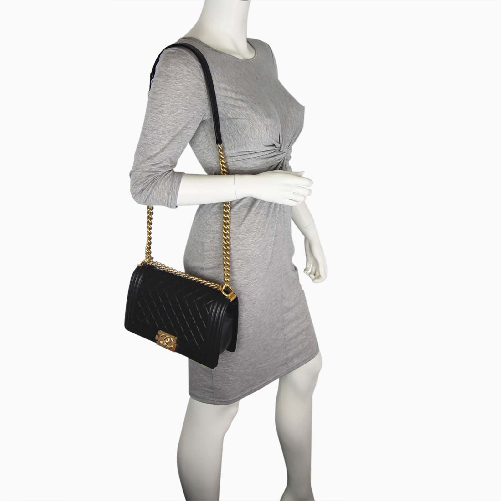 Chanel Boy Old Medium  scale