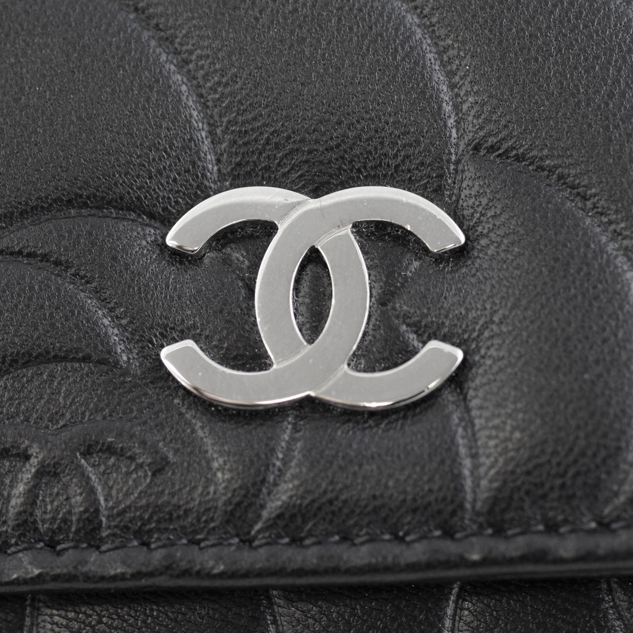 Chanel Camellia Wallet on Chain Logo