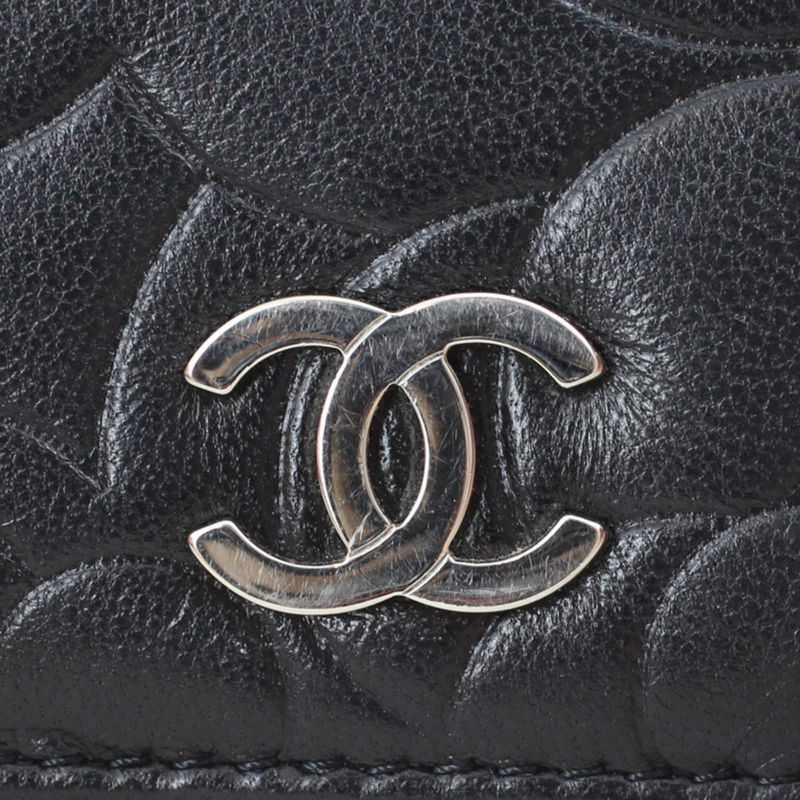 Chanel Camellia Yen Wallet Logo