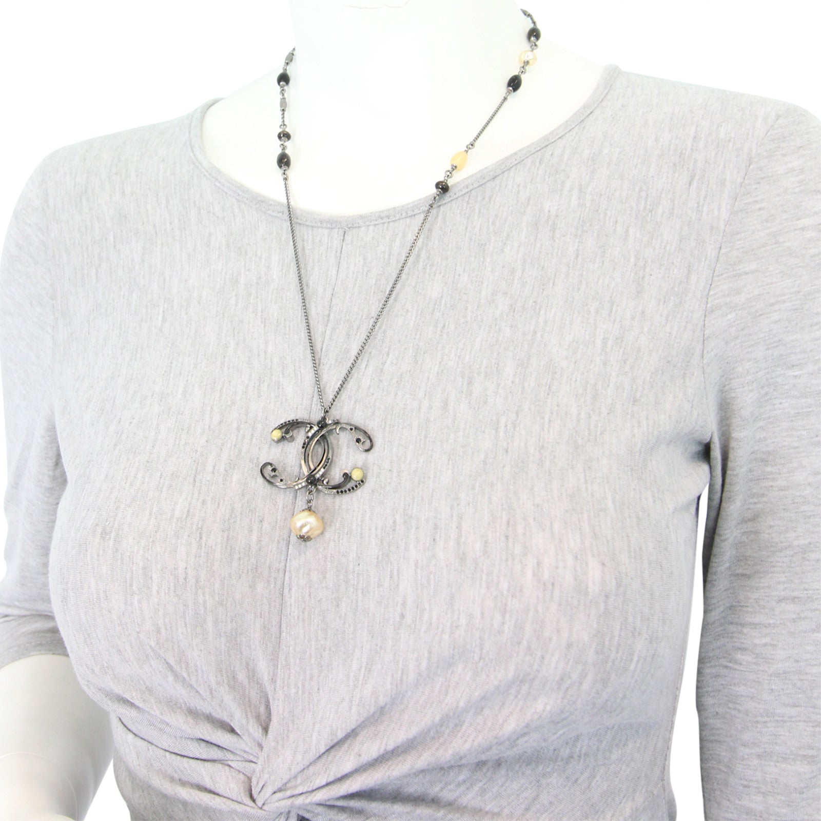Chanel CC Pendant Bead Necklace Mannequin