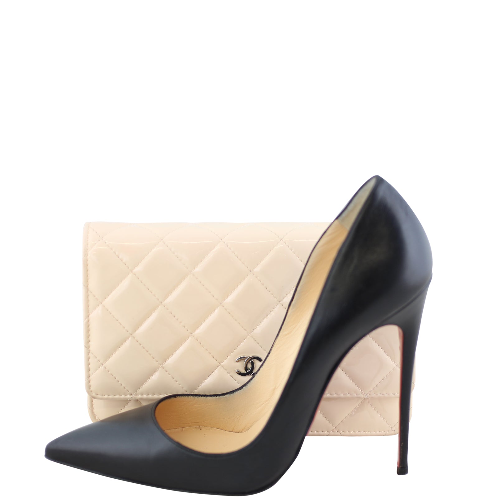 Chanel Classic Wallet on Chain Scale