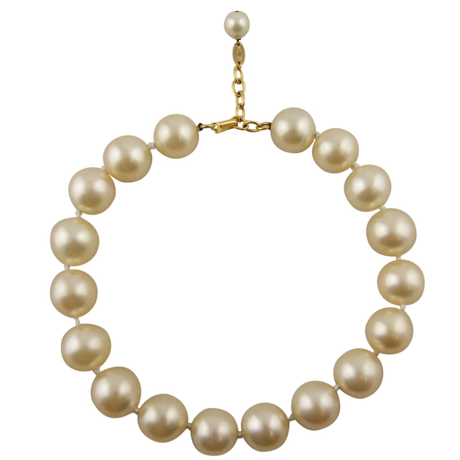 Chanel Vintage Glass Pearl Necklace Hanging