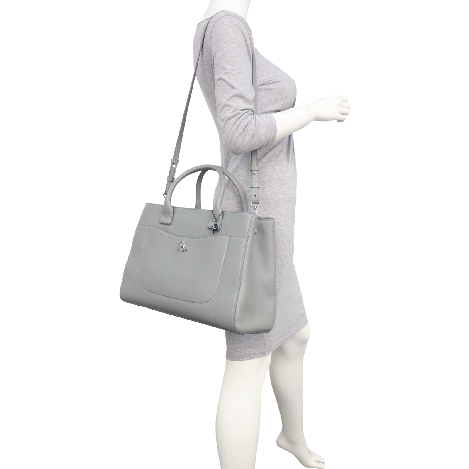 Chanel Neo Executive Medium Tote Mannequin