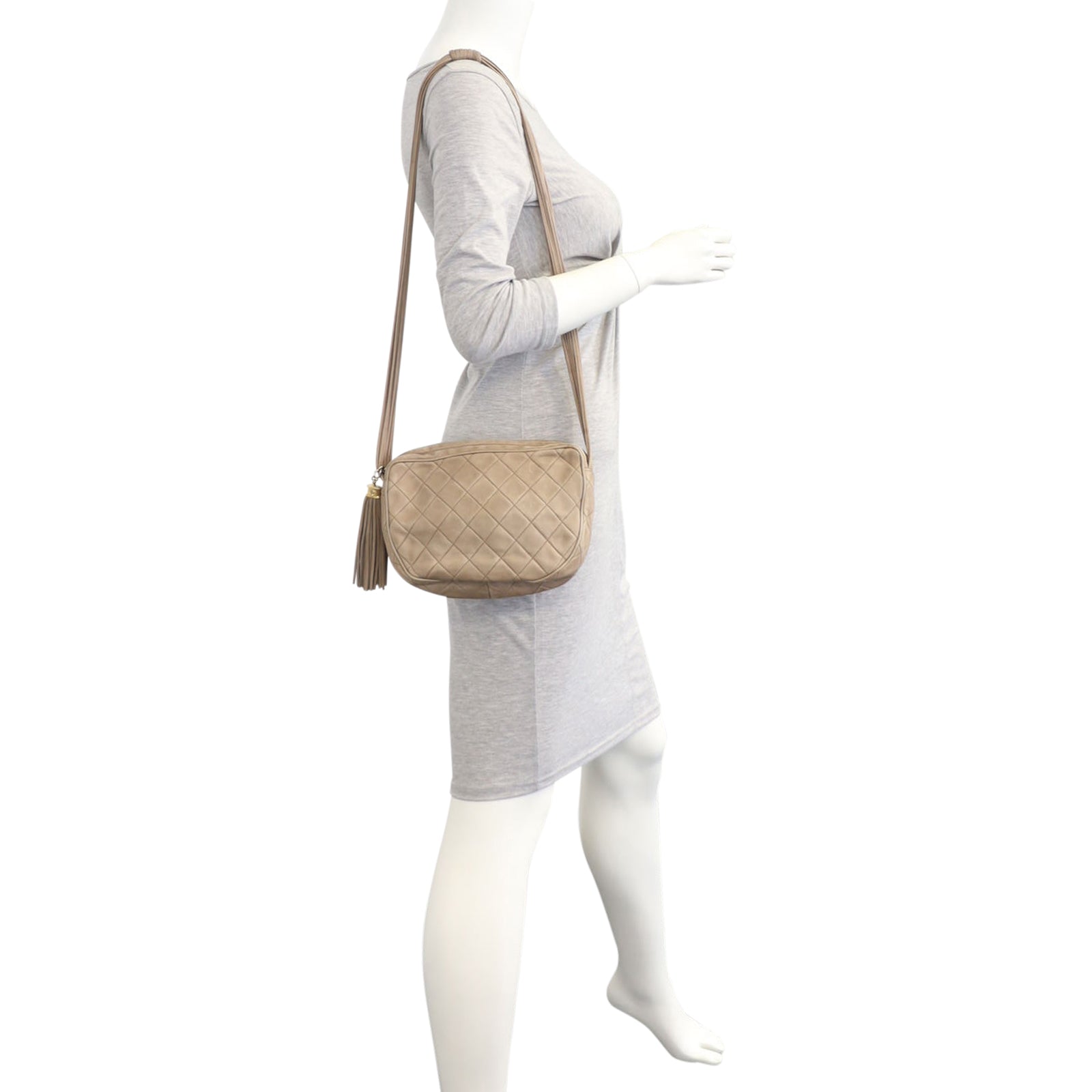 Chanel Vintage Shoulder Pouch Mannequin