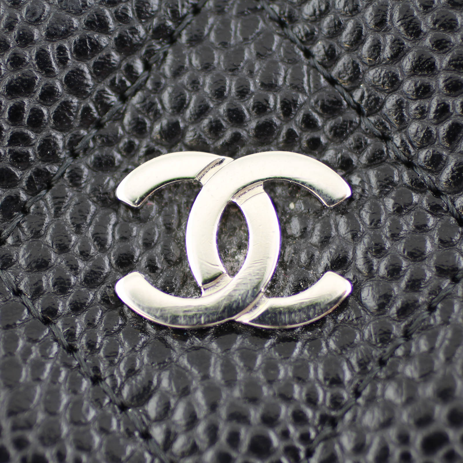 Chanel Classic Wallet on Chain Logo