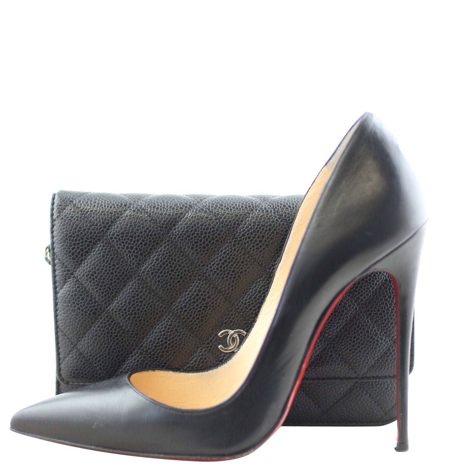 Chanel Classic Wallet on Chain Scale