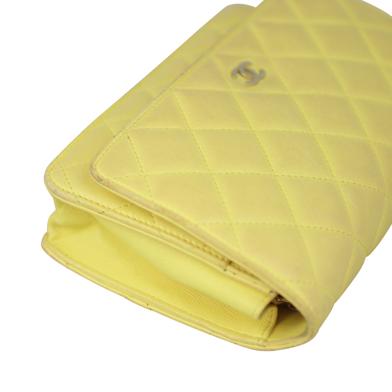 Chanel Wallet on Chain edge