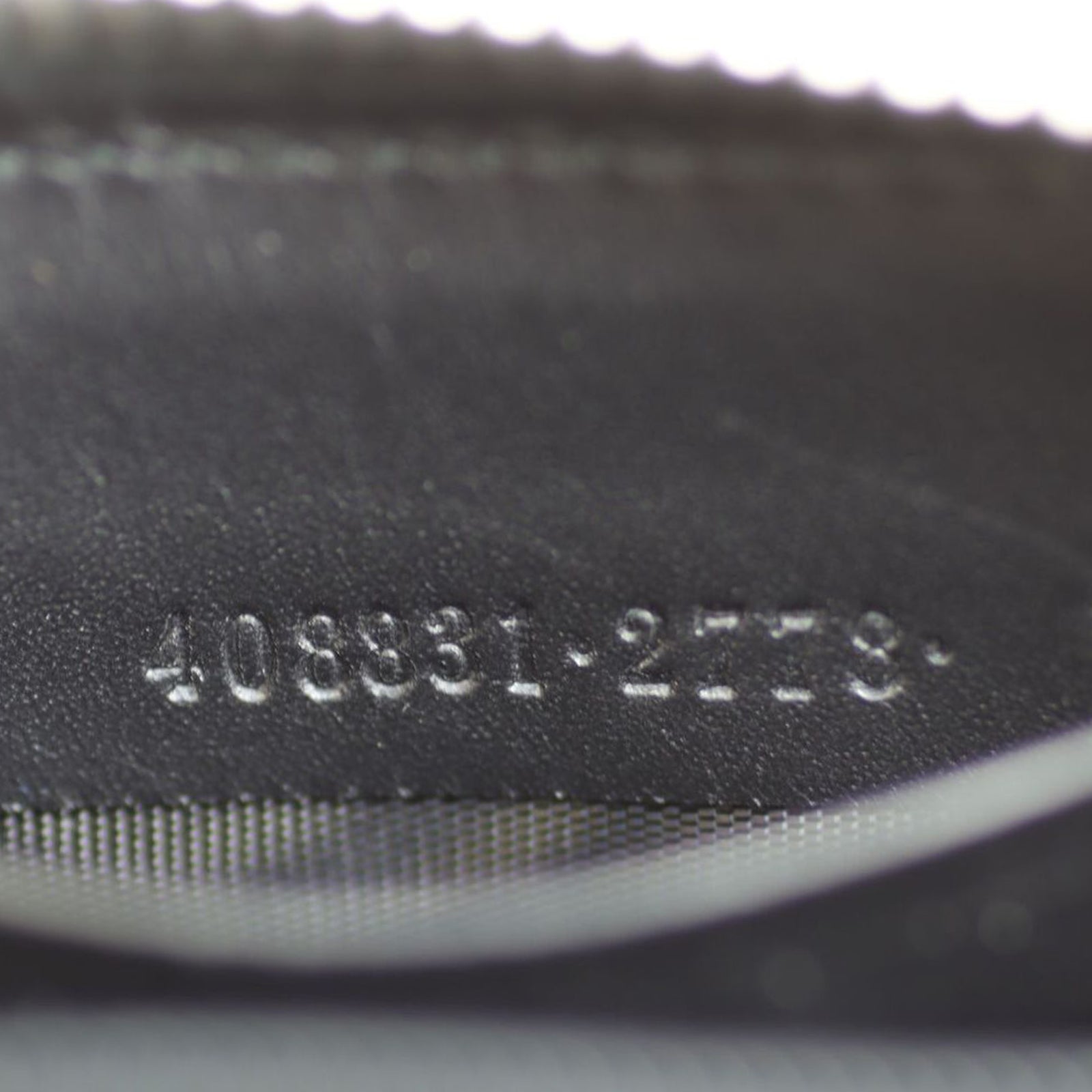 Gucci GG Supreme Web Zip Around Wallet Date code