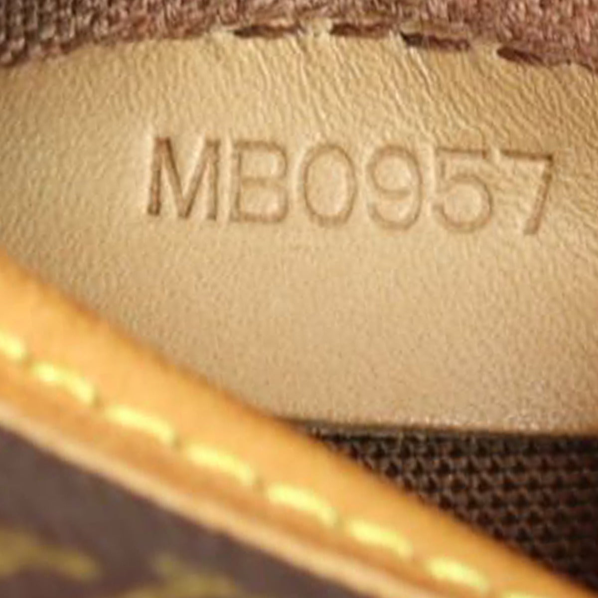 Louis Vuitton Saumur 30 Monogram Date code


