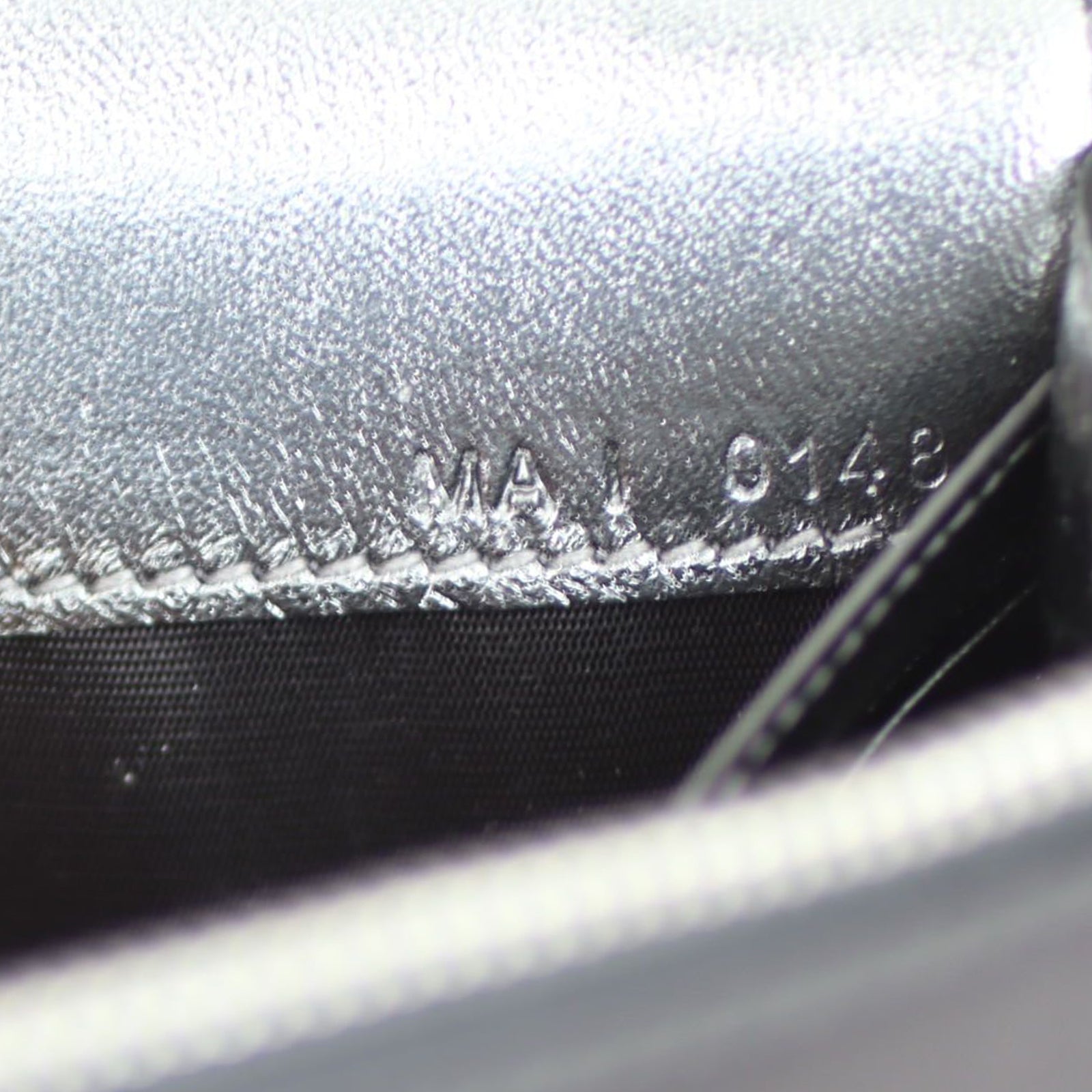 Givenchy Emblem 4G Wallet on Chain Date code