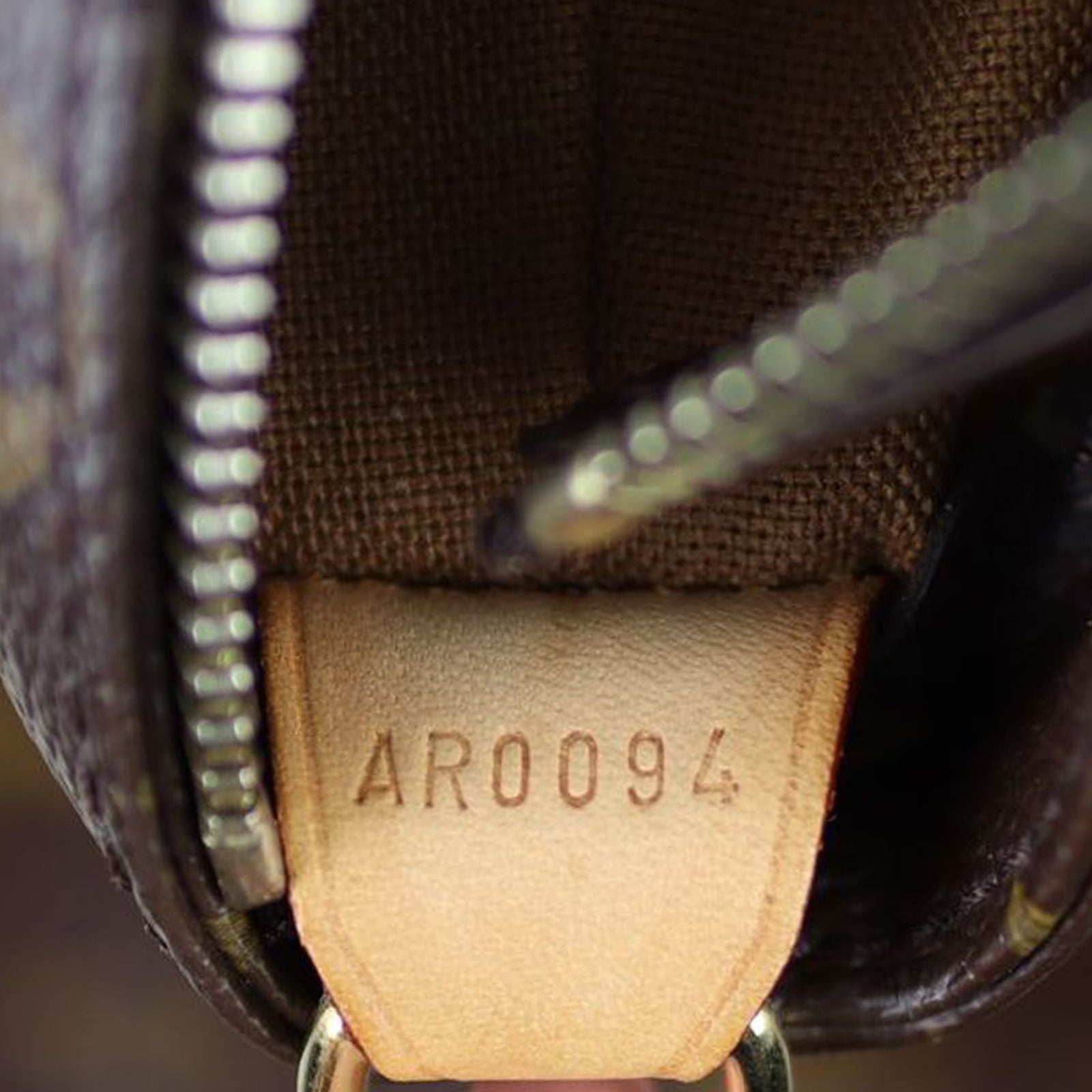 Louis Vuitton Cabas Mezzo Monogram Date code