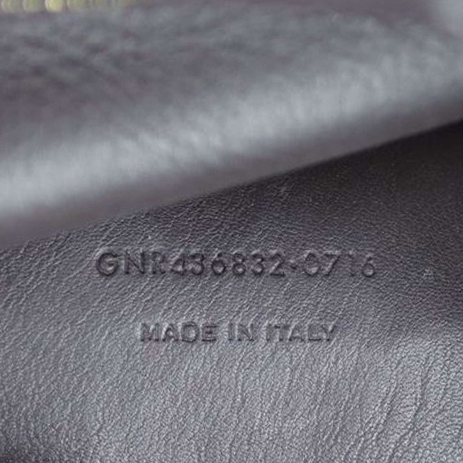 Saint Laurent Downtown Cabas Python Small Date code