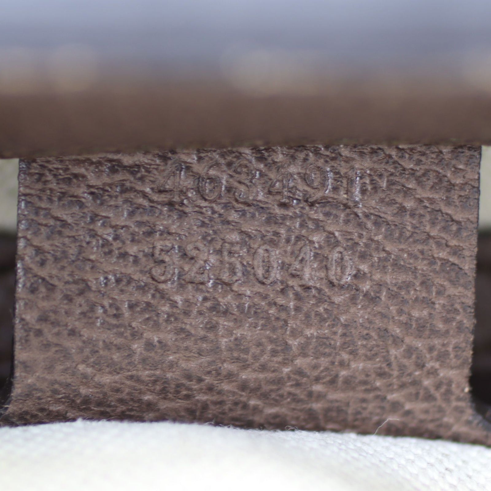 Gucci GG Supreme Two Way Tote Date code