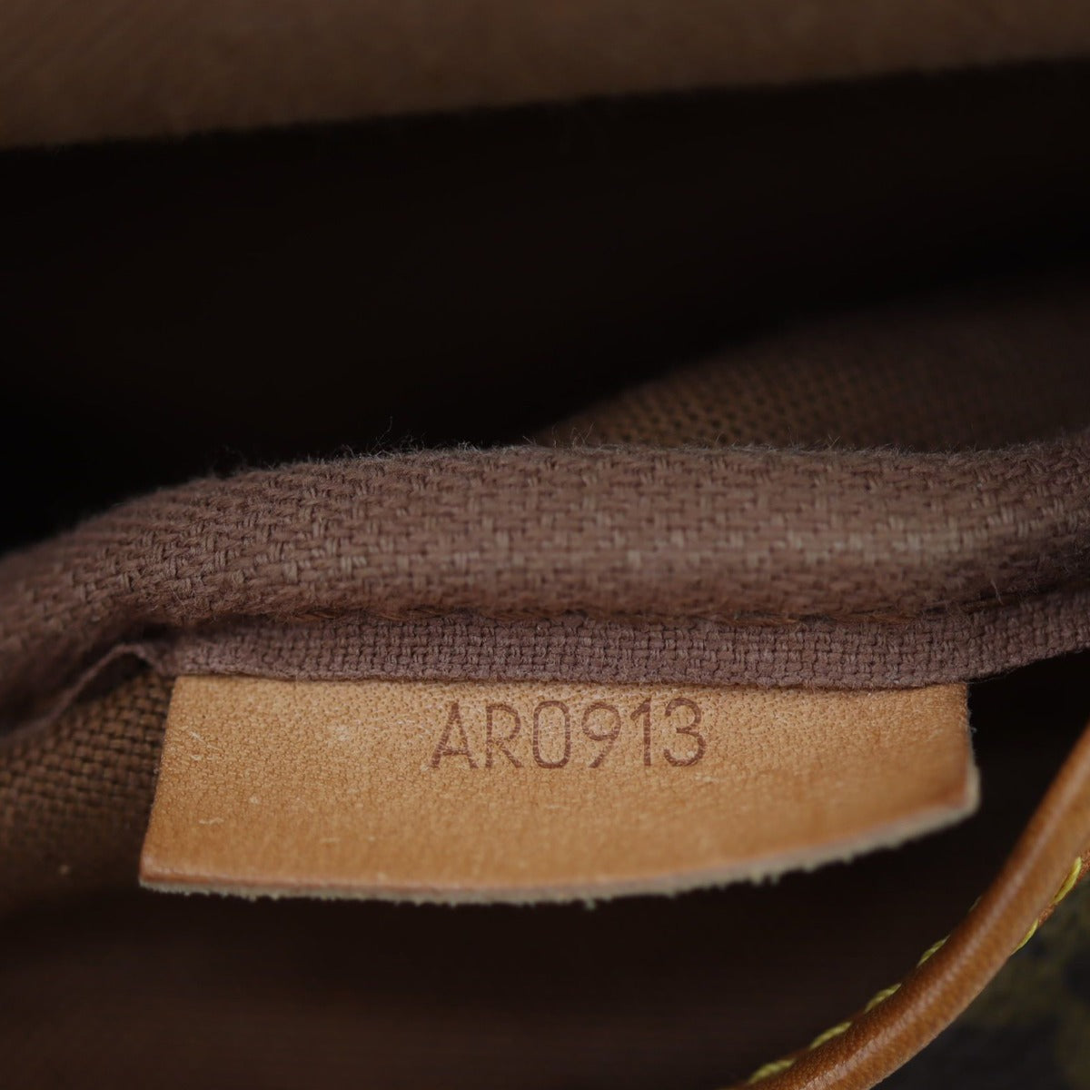 Louis Vuitton Saumur 30 Monogram Date code
