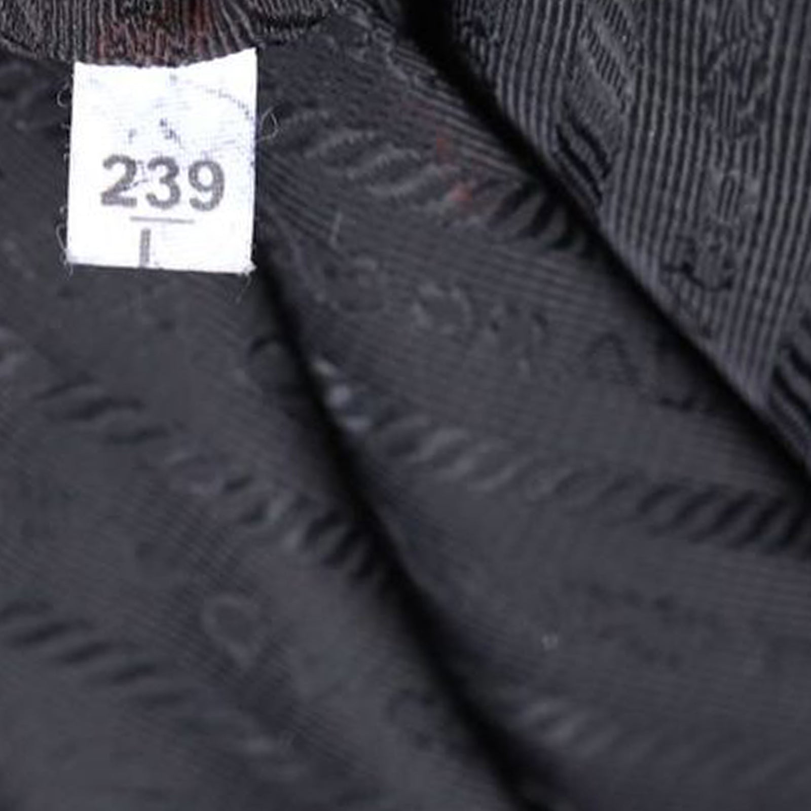 Prada Vitello Daino Hobo Date code