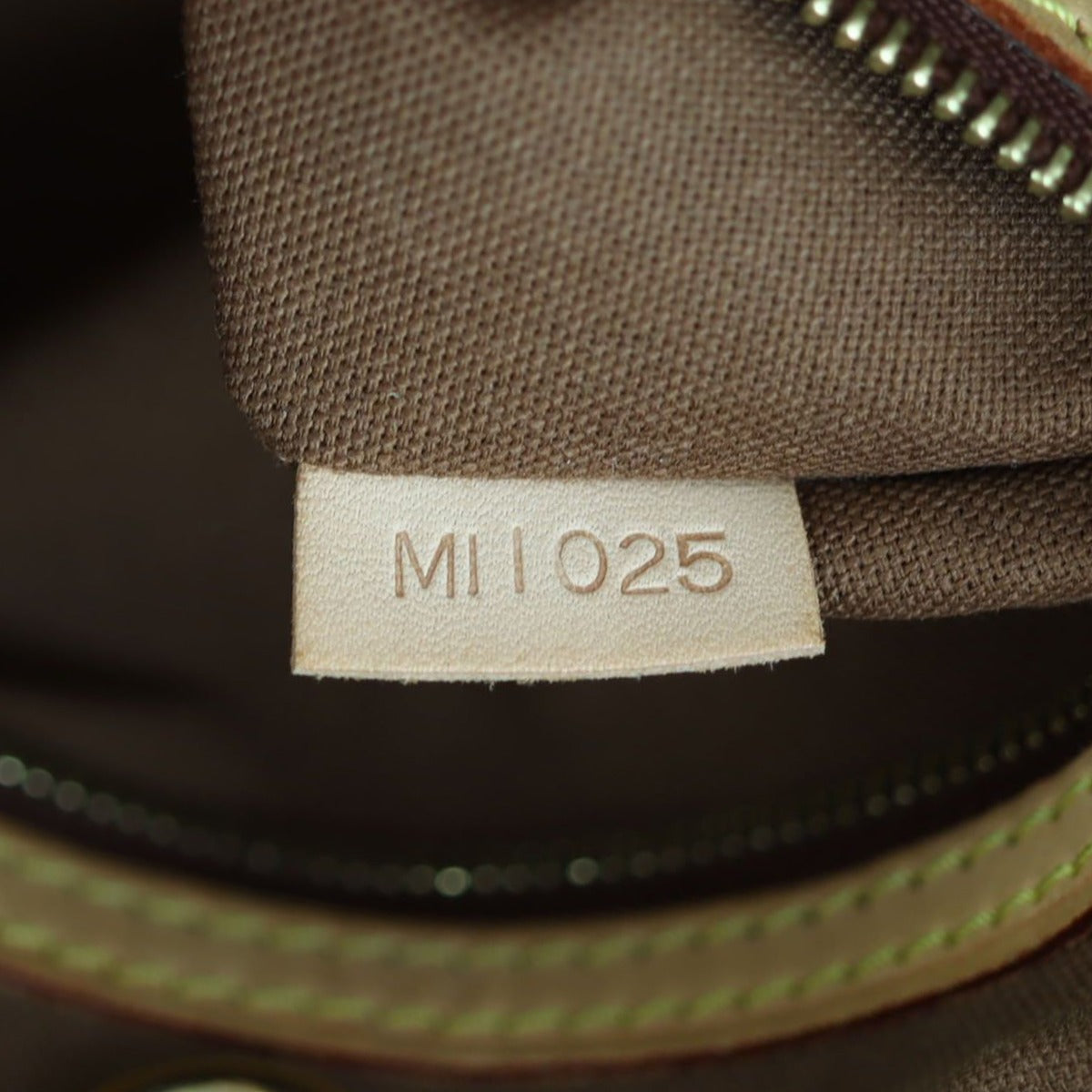 Louis Vuitton Batignolles Vertical Monogram Date code
