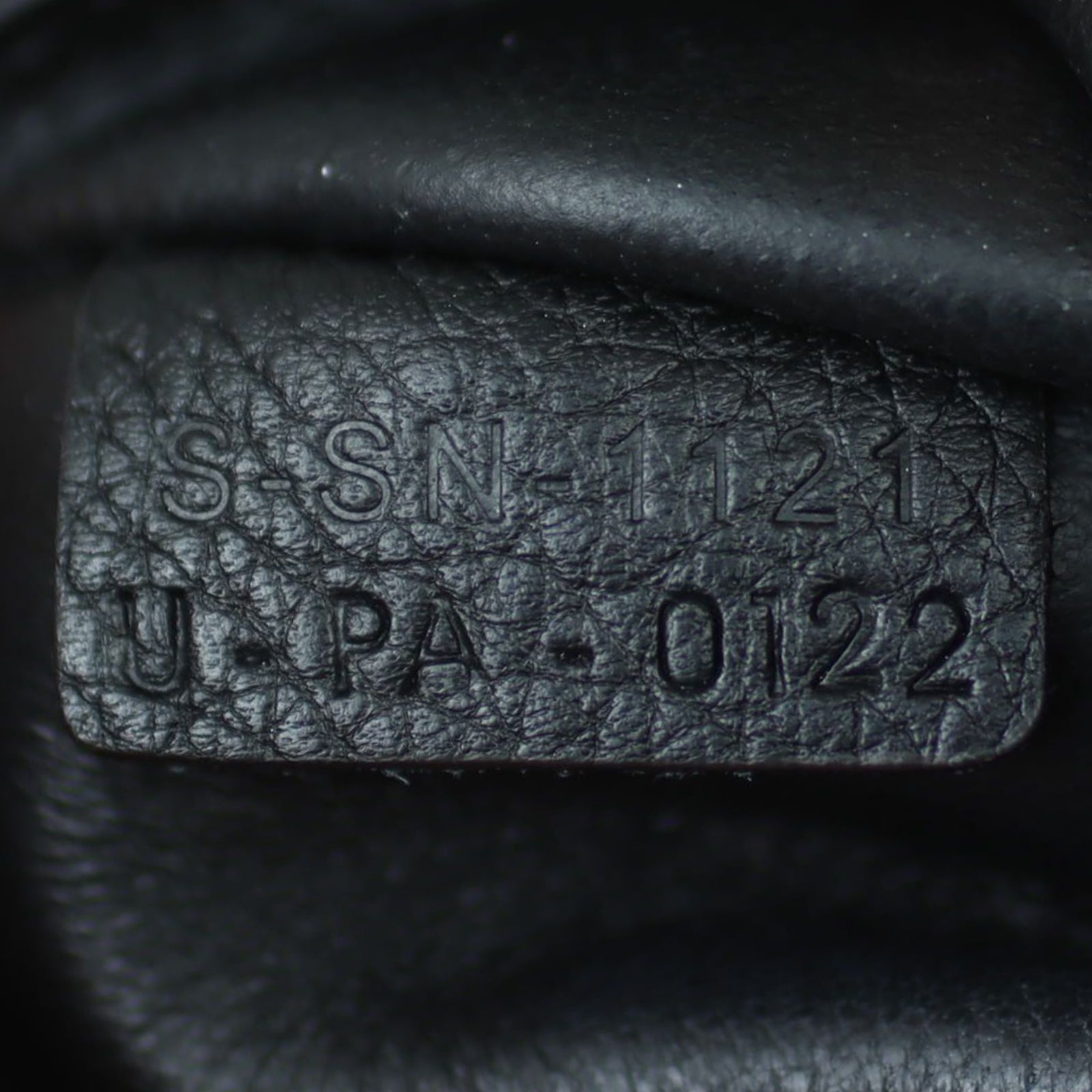 Celine Trapeze Medium Date code