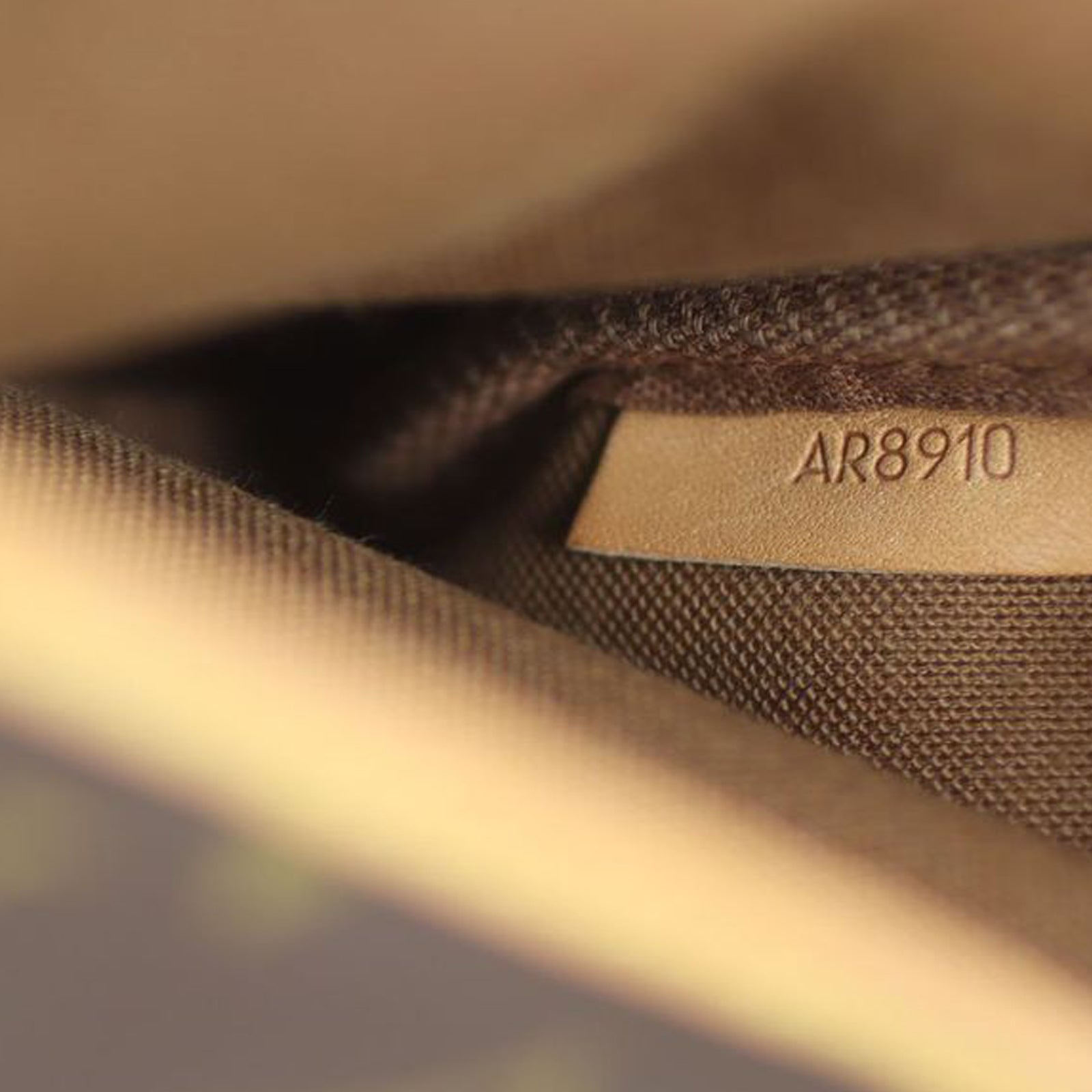 Louis Vuitton Saumur 30 Monogram Date code