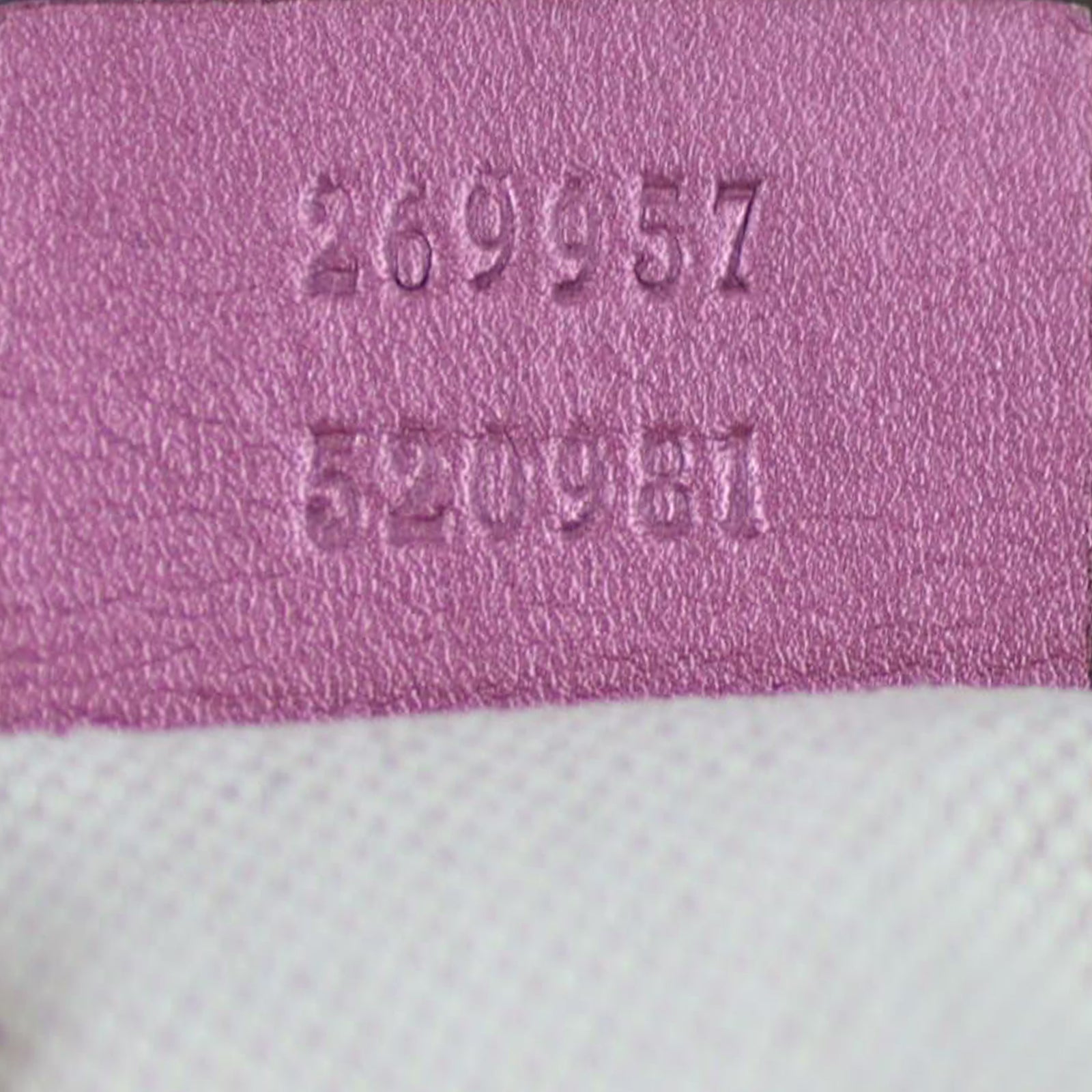 Gucci GG Supreme Heart Bit Charm Tote Date code