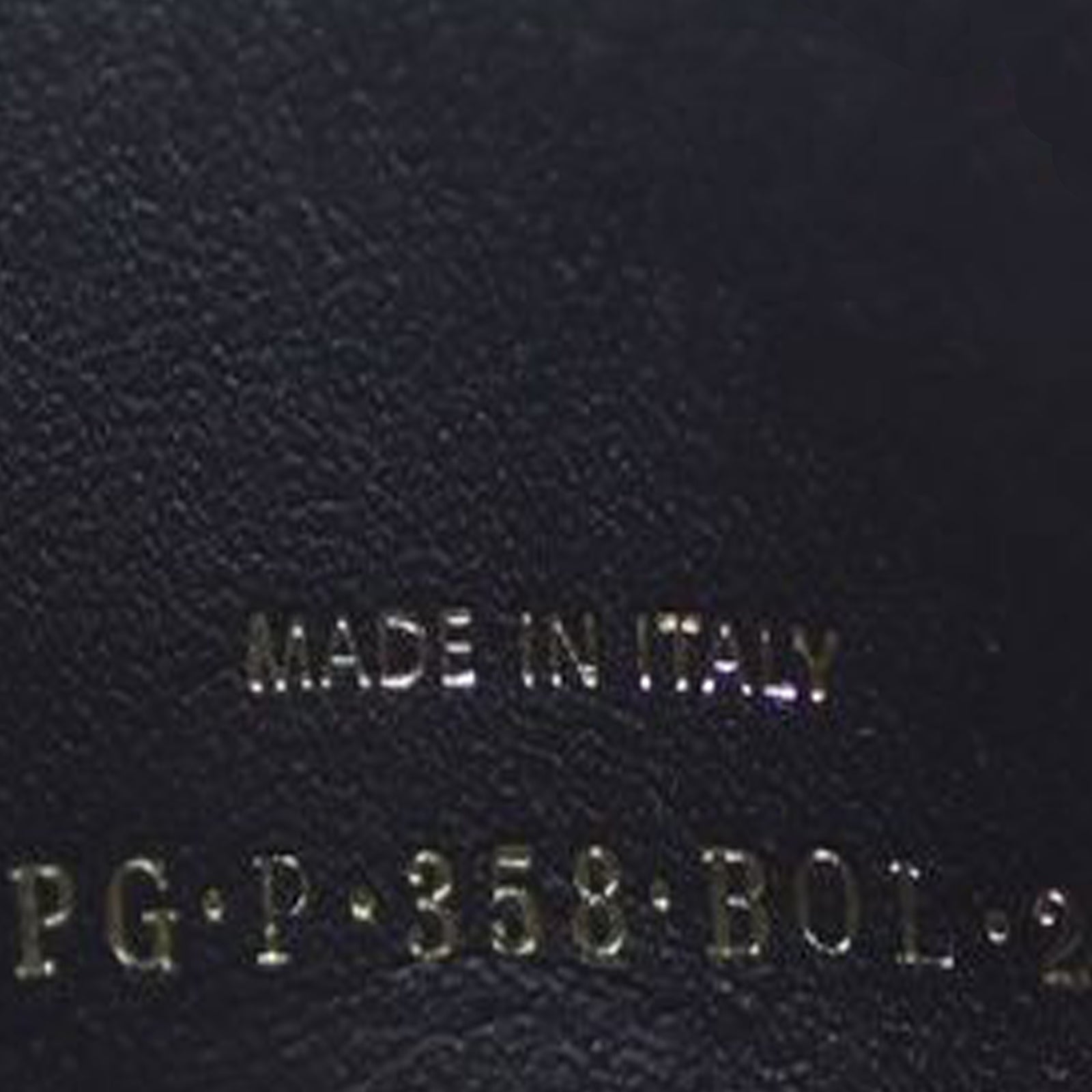 Valentino Rockstud Card Holder Date code