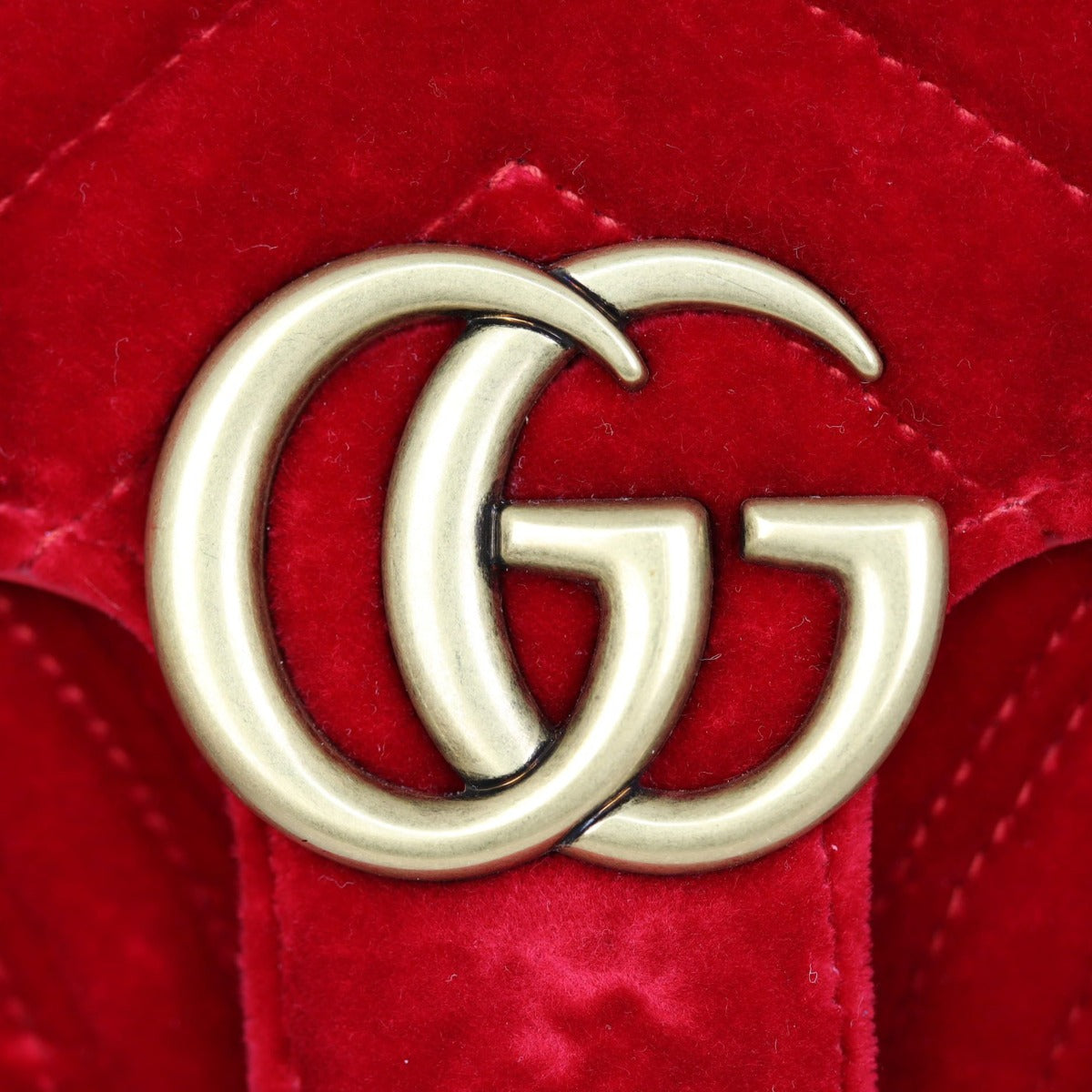 Gucci GG Marmont Velvet Mini Shoulder Bag Hardware
