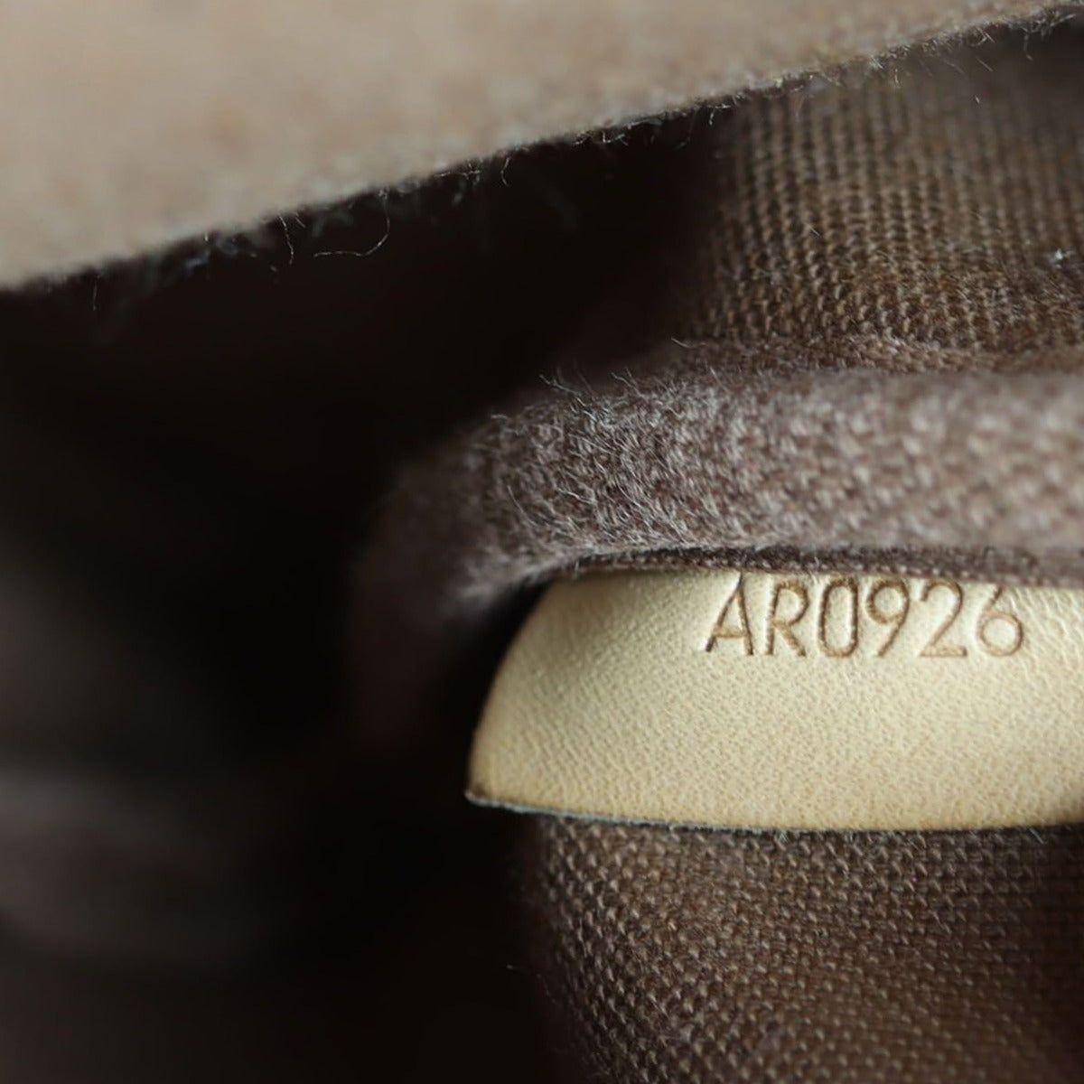 Louis Vuitton Saumur 30 Monogram Date code
