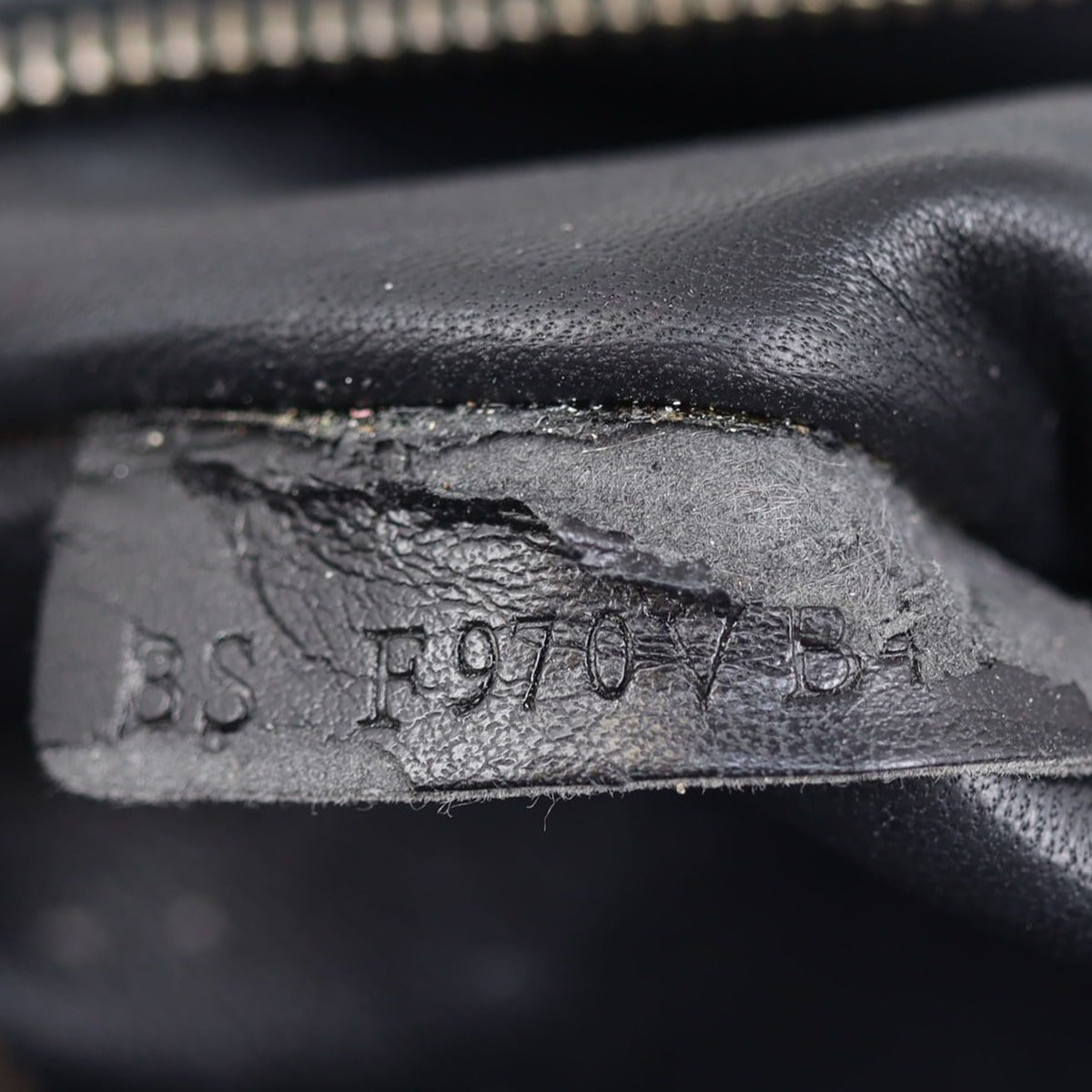 Valentino Rockstud Tote Medium Date code
