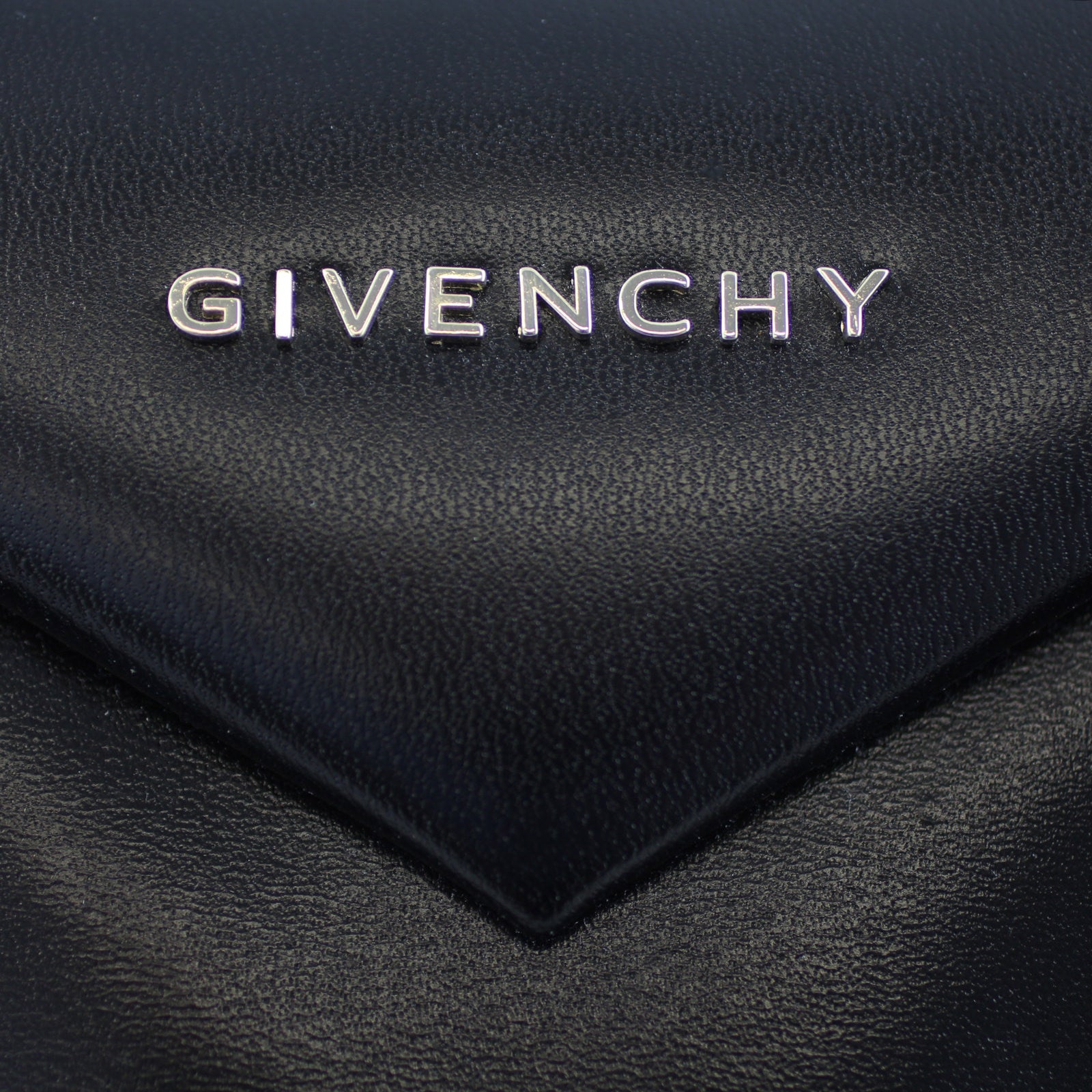 Givenchy Antigona Medium lettering