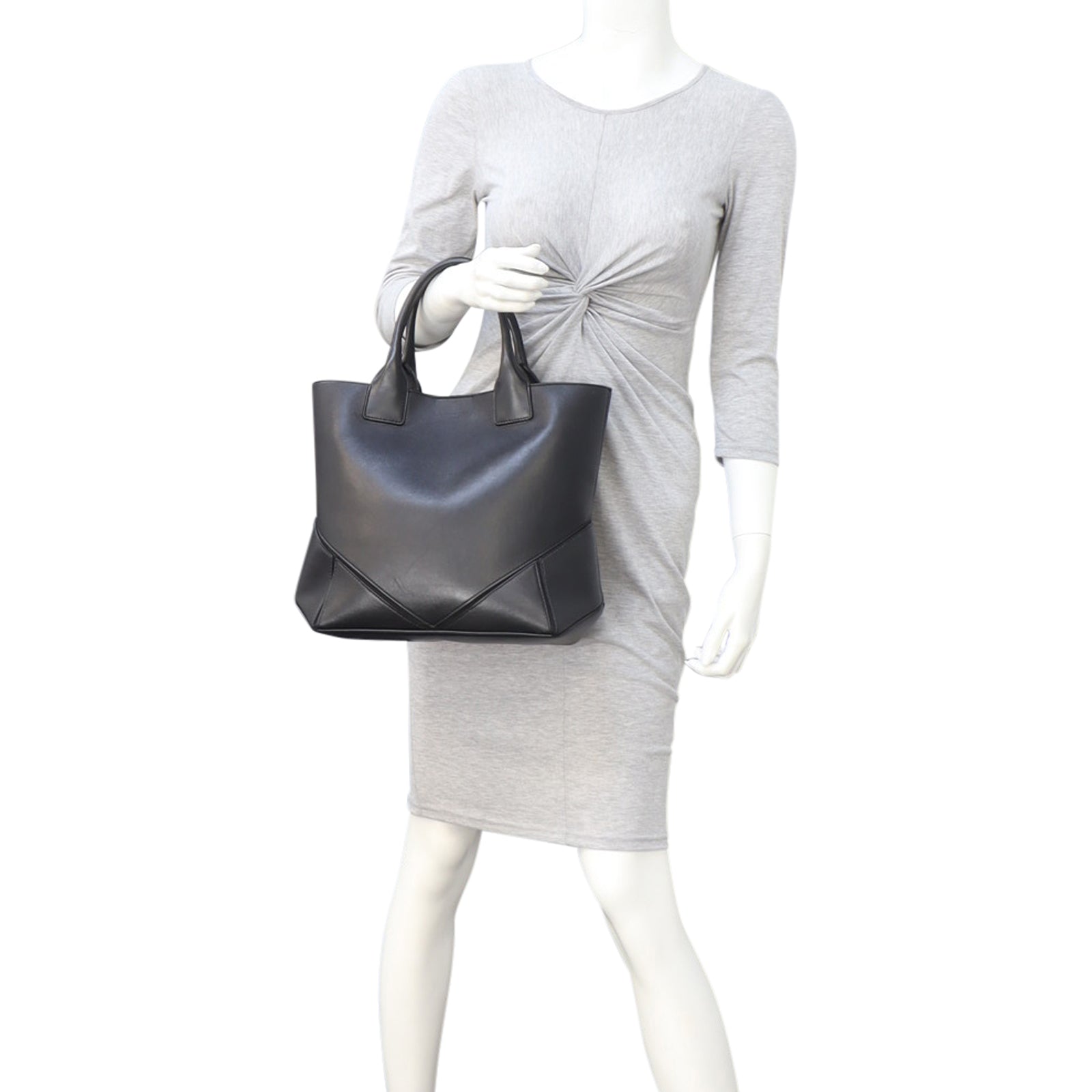 Givenchy Easy Tote Mannequin