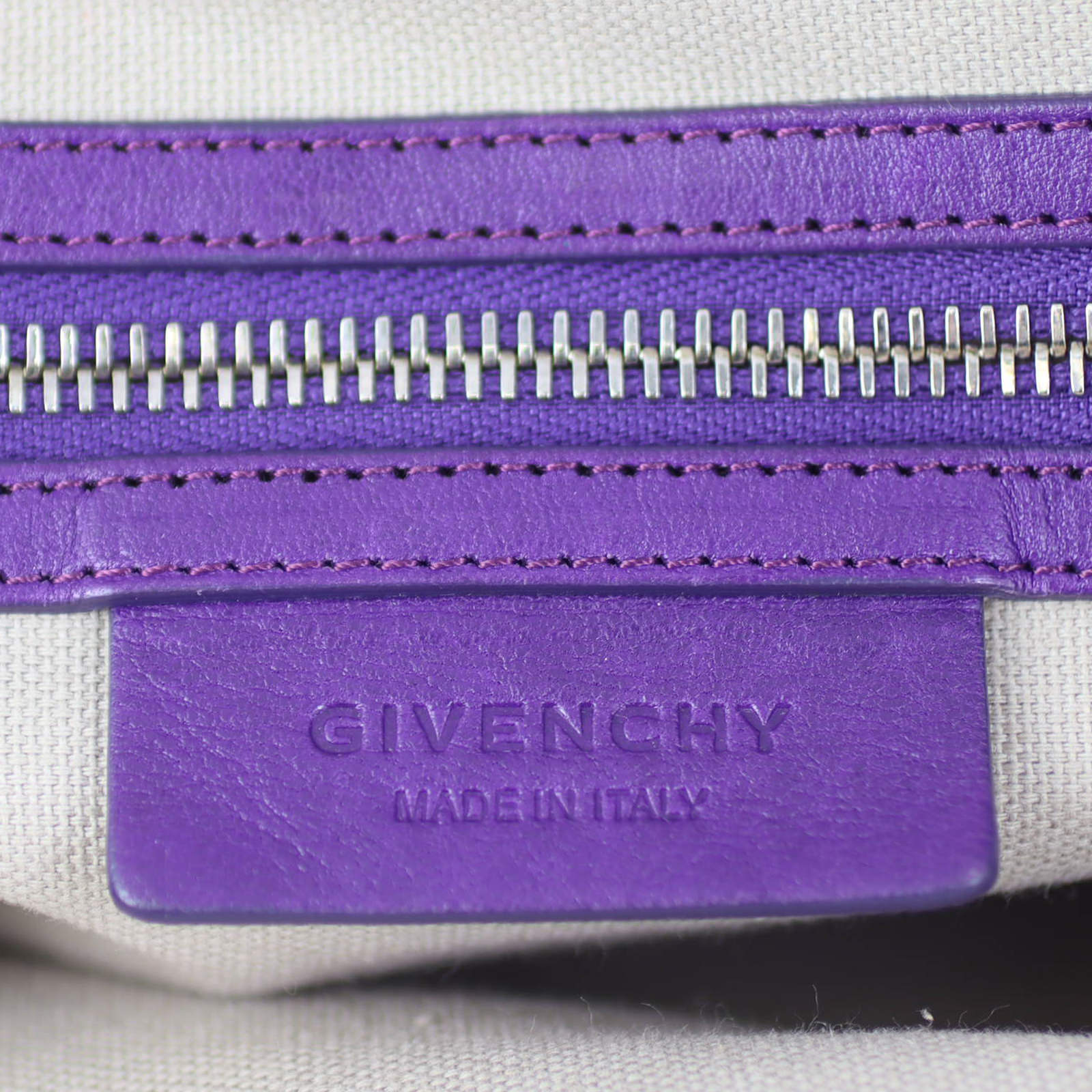 Givenchy Nightingale Medium Stamp