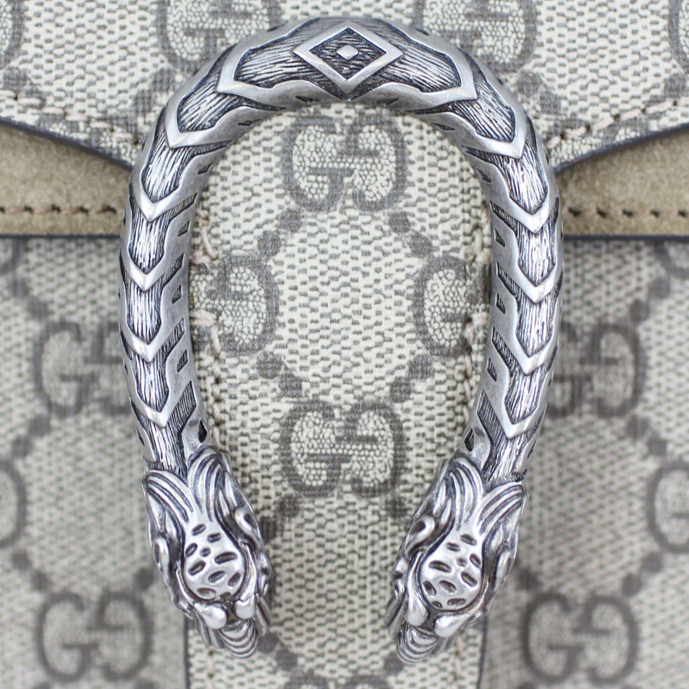 Gucci DIonysus GG Supreme MIni Clasp