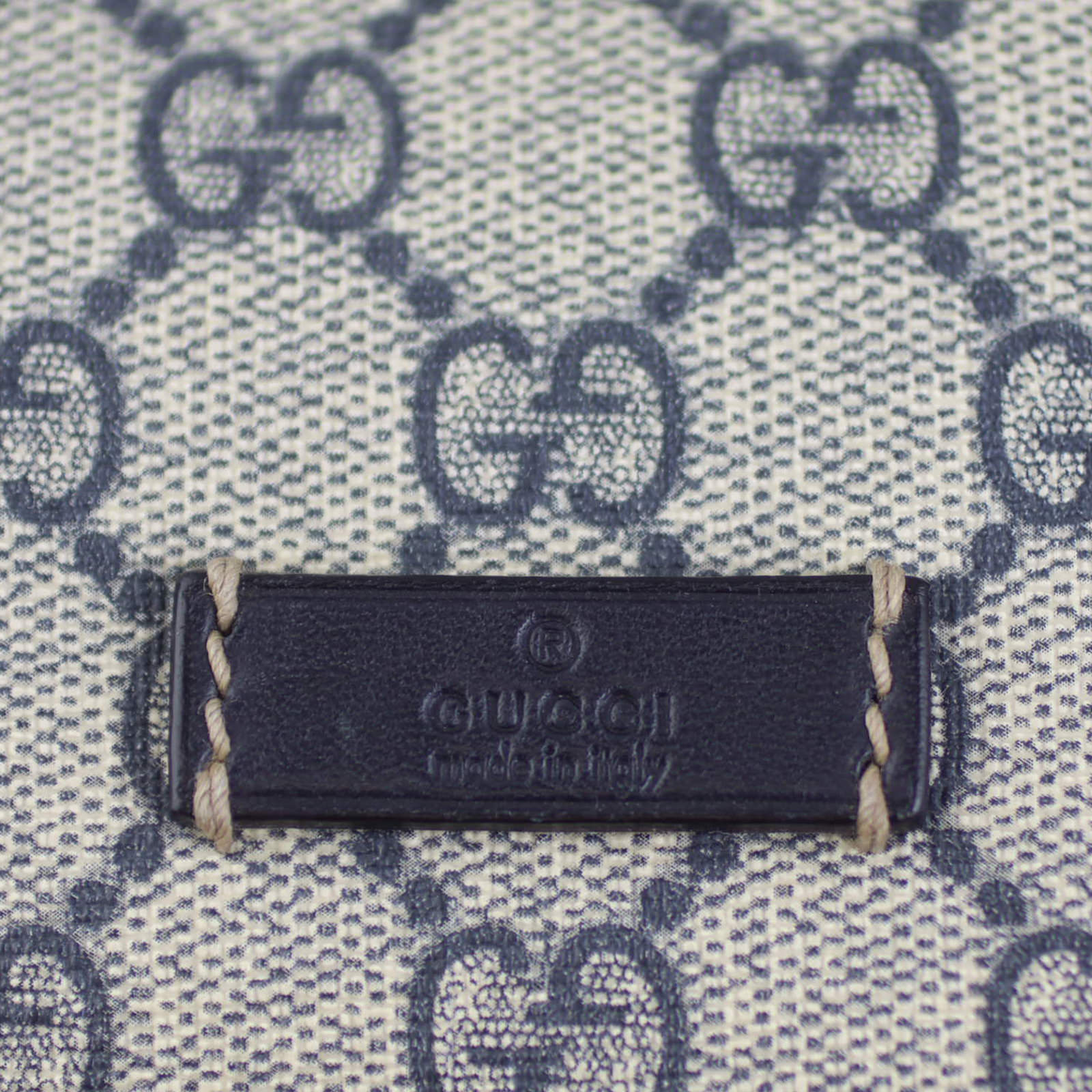 Gucci GG Supreme Crossbody Bag Exterior