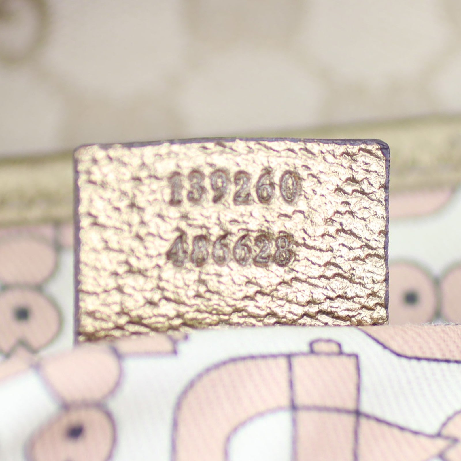 Gucci GG Supreme Tote Code