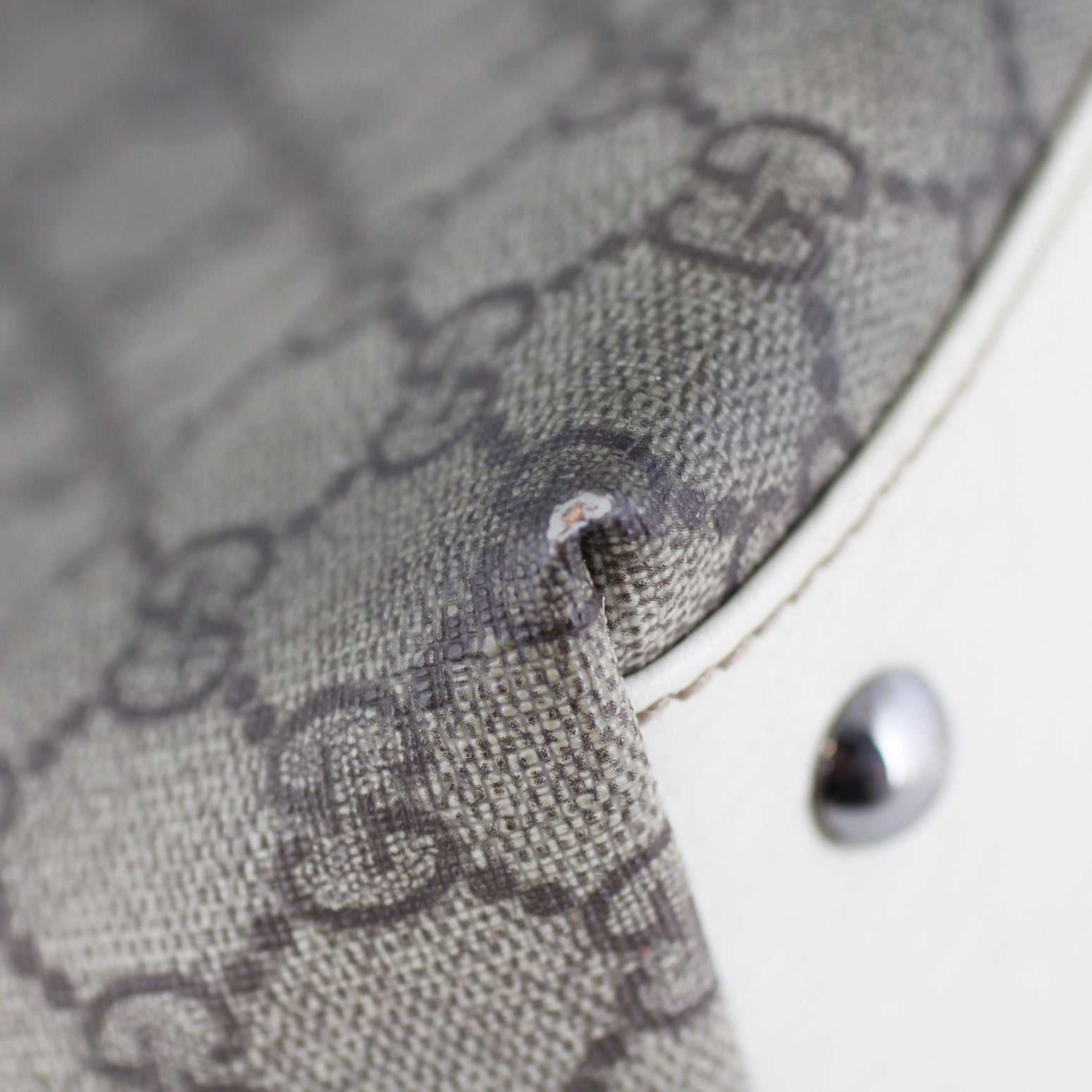 Gucci GG Supreme Tote Large Edge