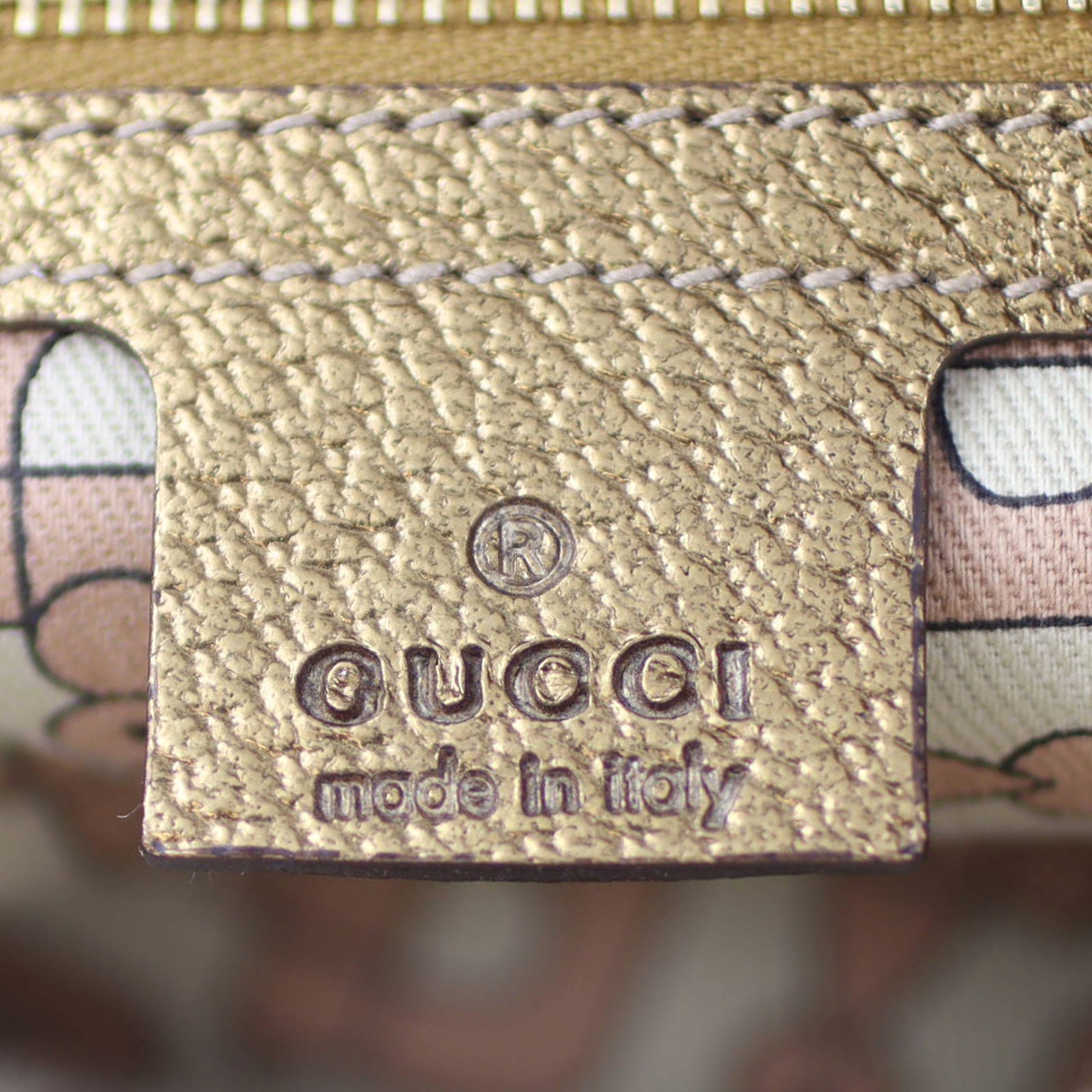 Gucci GG Supreme Tote Stamp