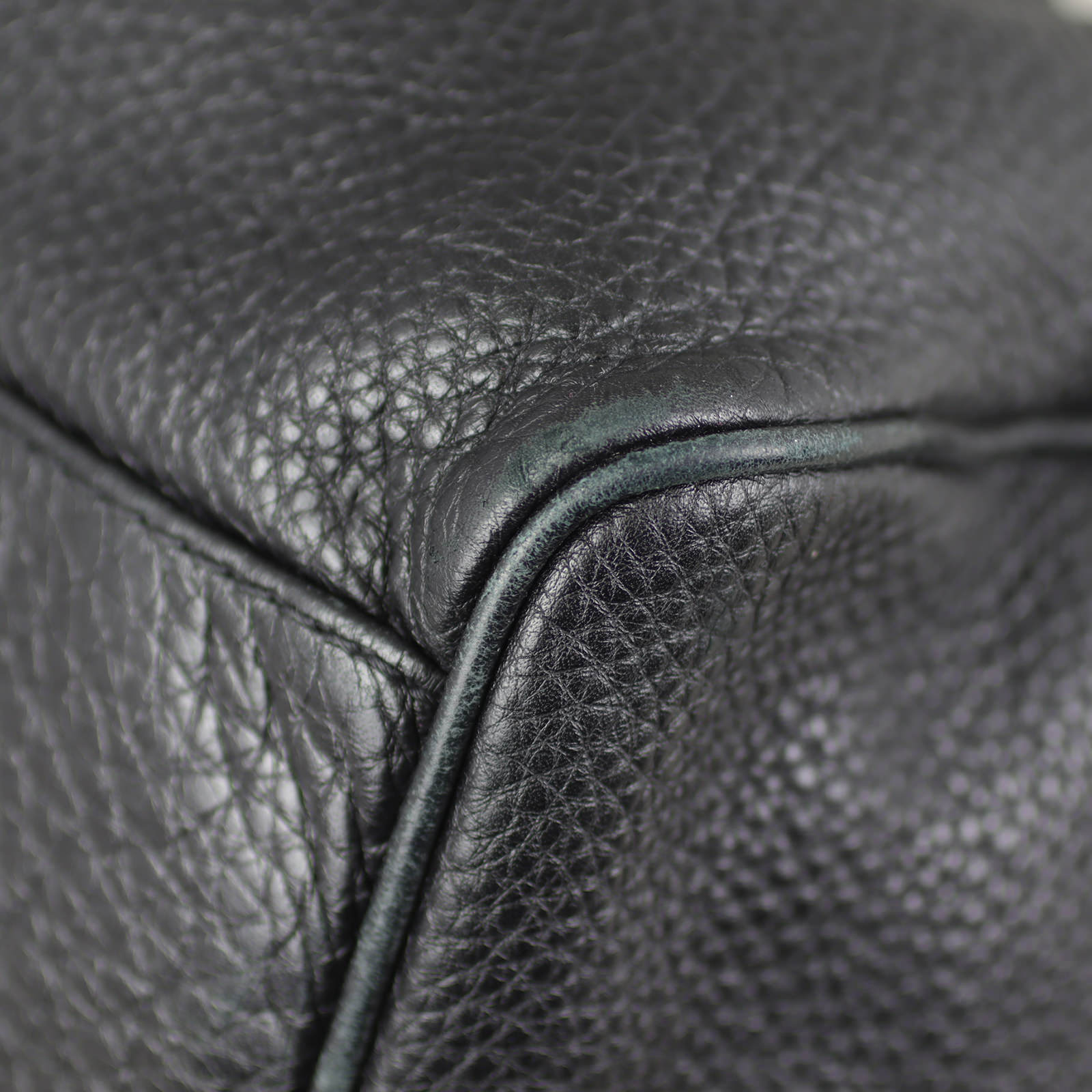 Gucci Sukey Tote corner