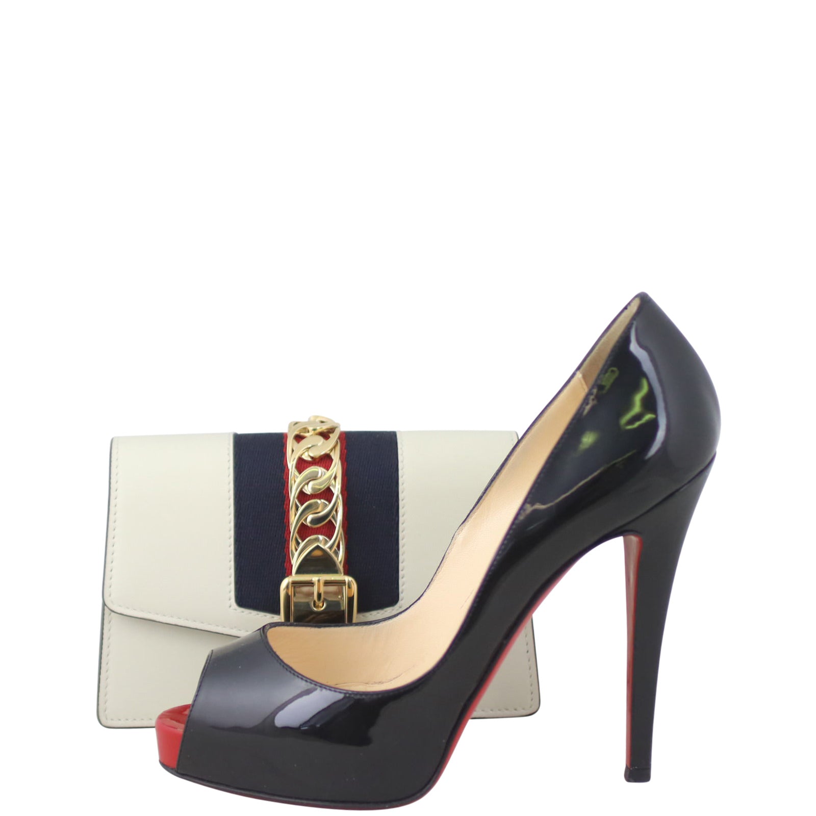 Gucci Sylvie Super Mini Bag Scale