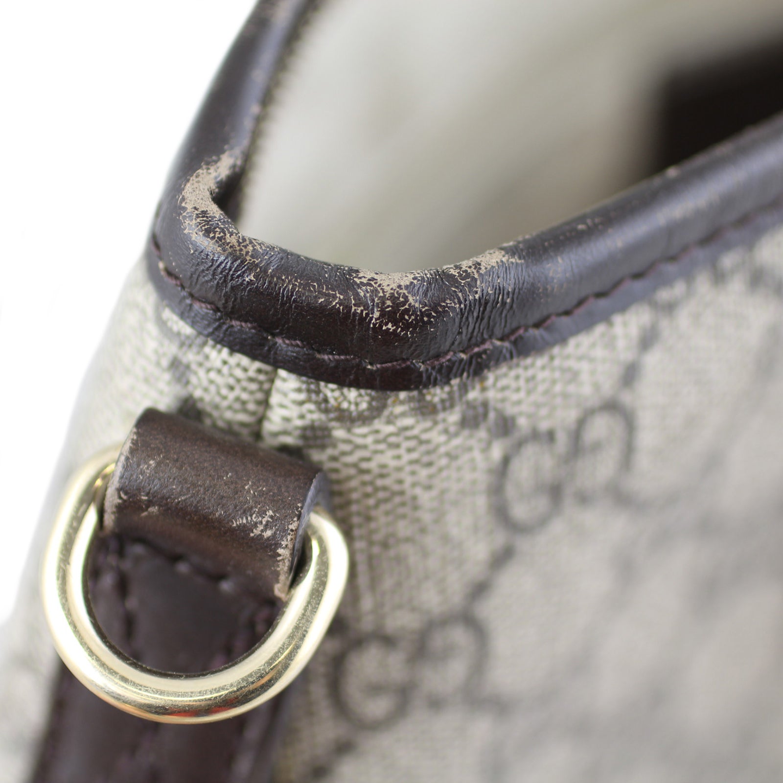 Gucci GG Supreme Tote Rubbing