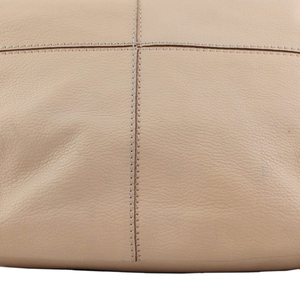 Givenchy Nightingale Medium wear