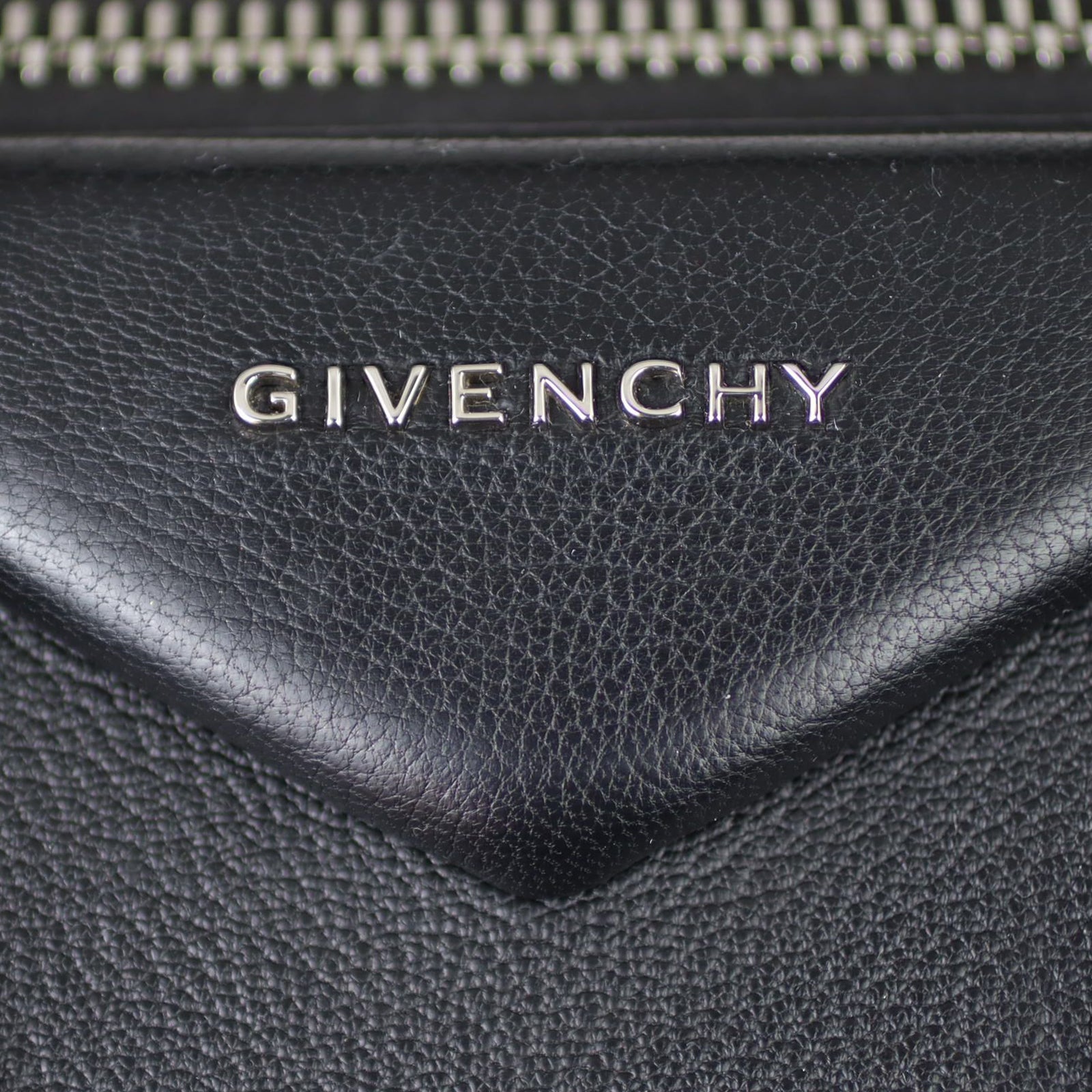 Givenchy Antigona Small – black grained goatskin Hardware