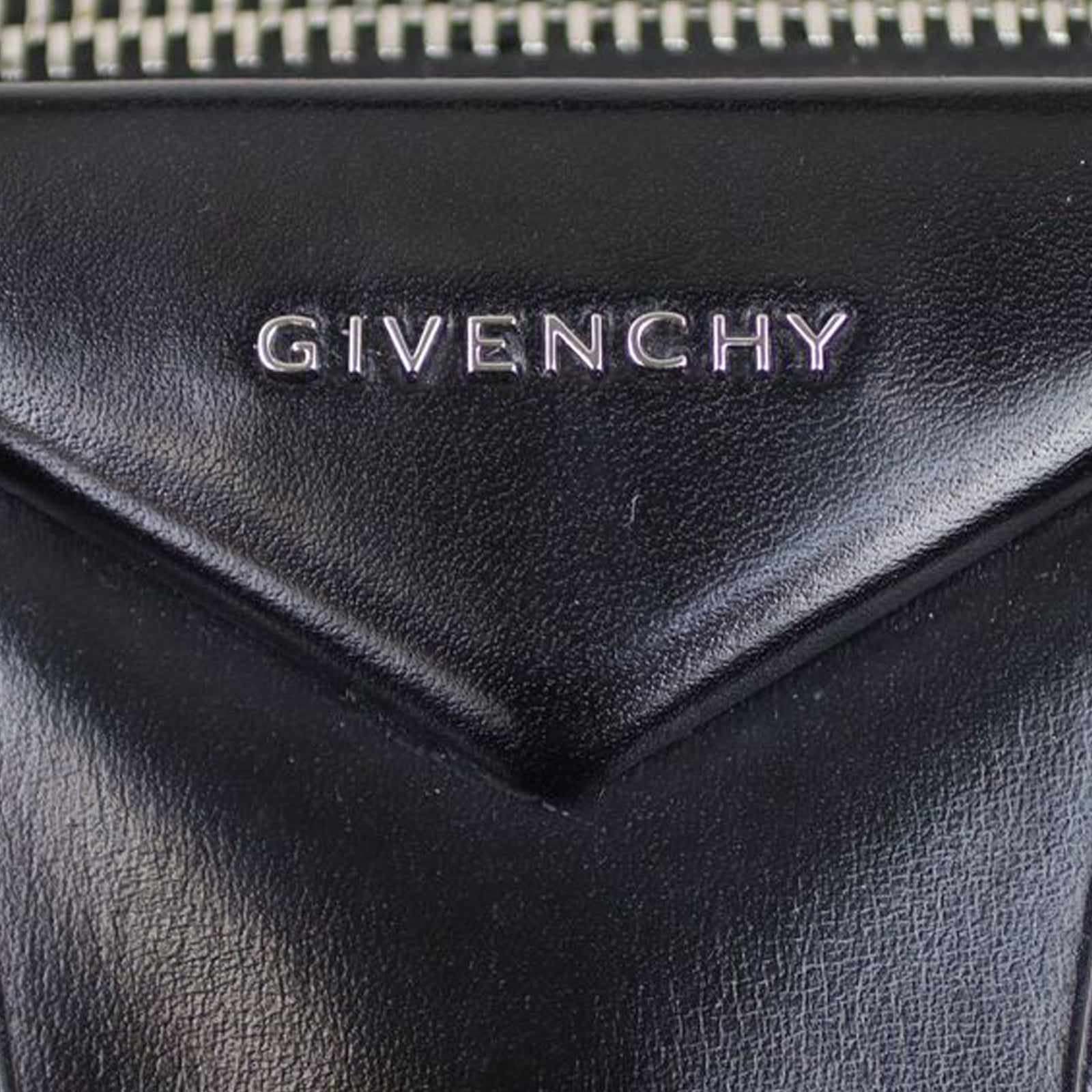 Givenchy Antigona Small – black smooth calfskin Hardware