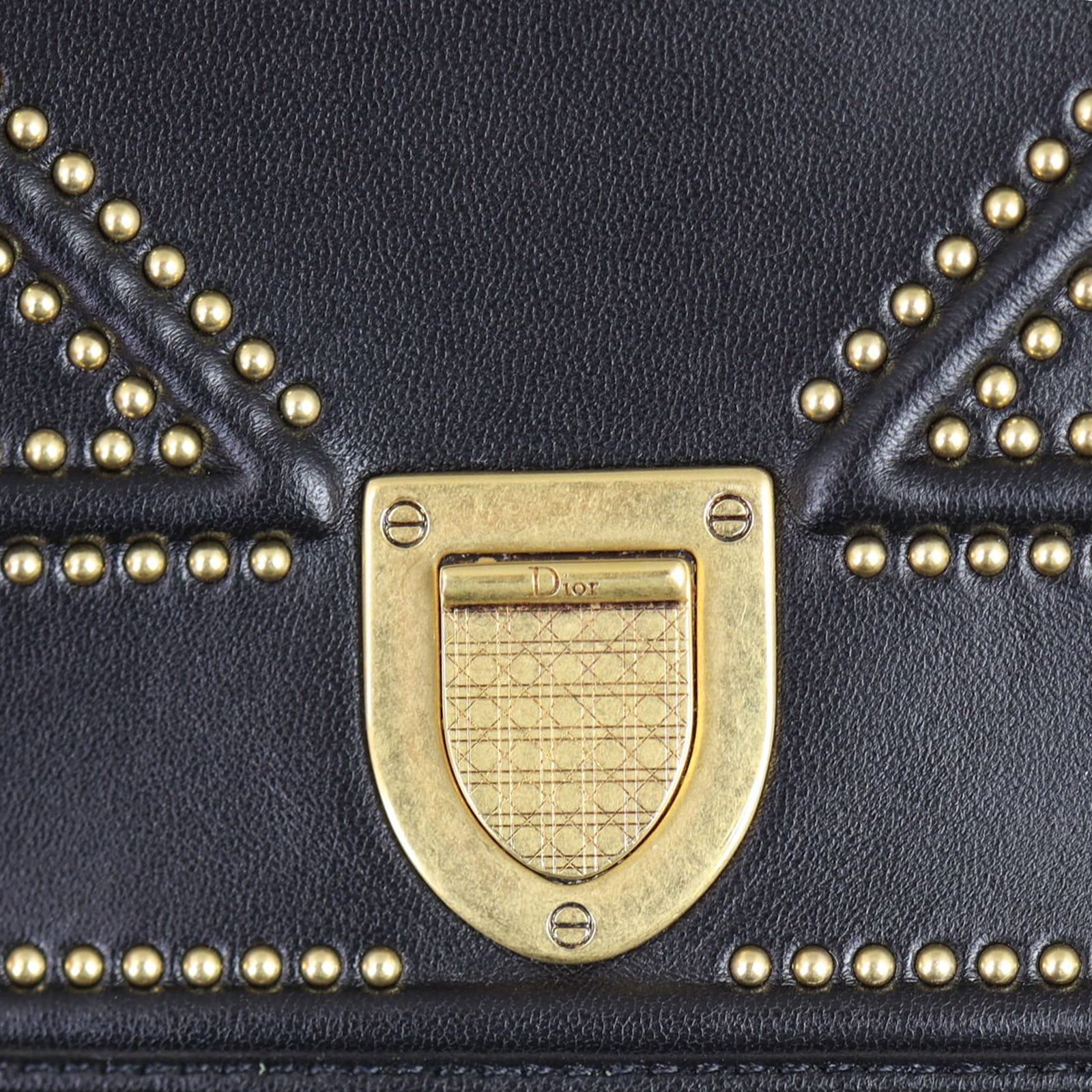 Dior Diorama Wallet on Chain Hardware