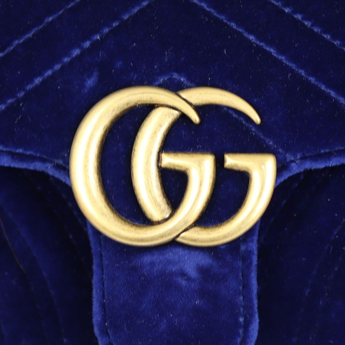 Gucci GG Marmont Velvet Mini Shoulder Bag Hardware
