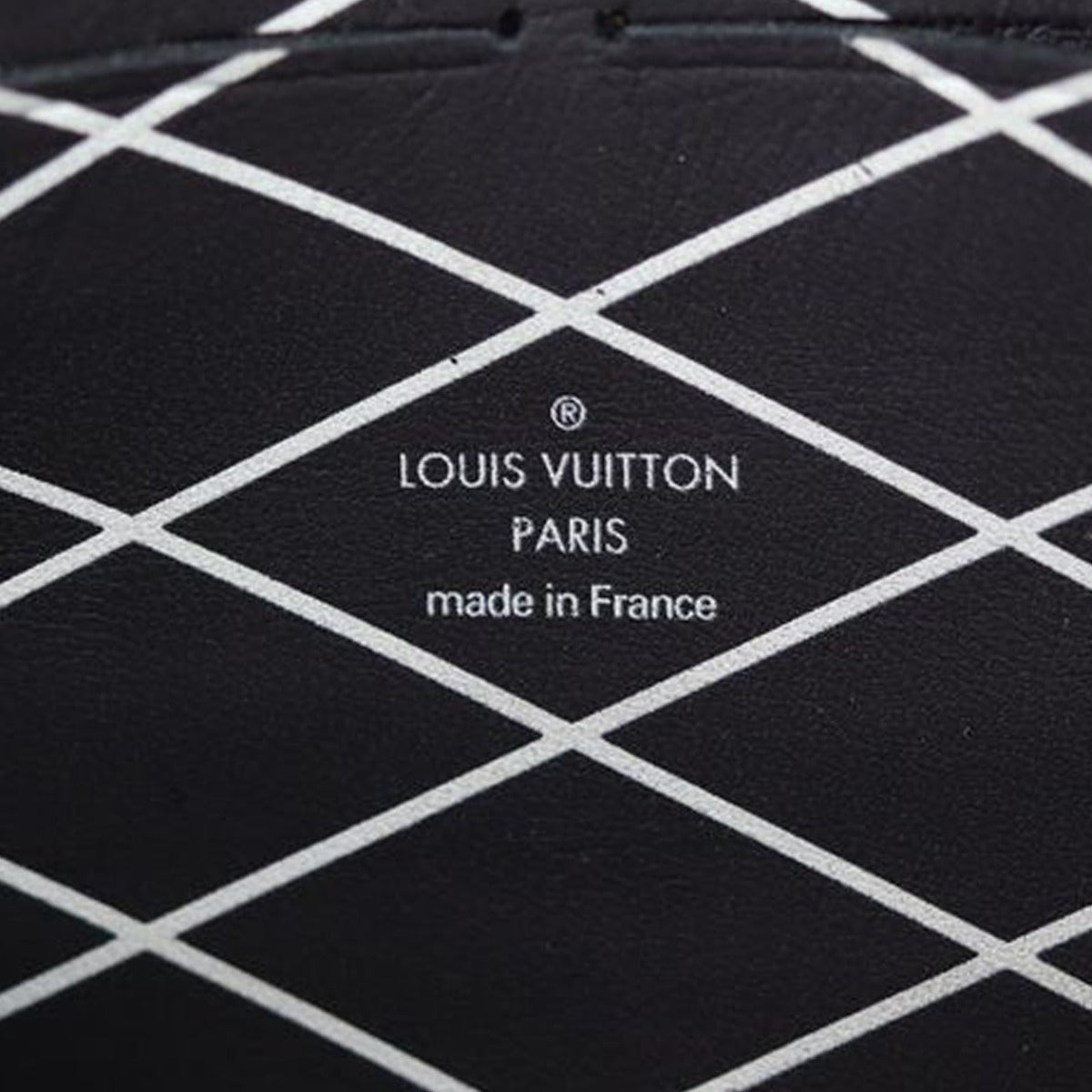 Louis Vuitton Trunk Chain Wallet Epi Stamp
