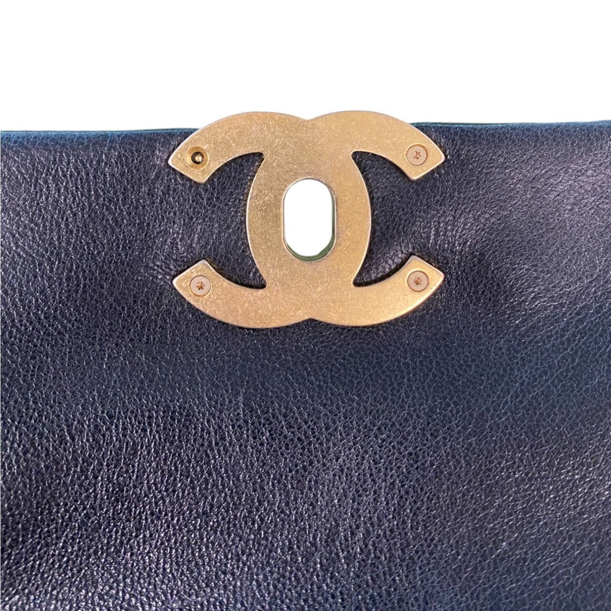 Chanel 19 Flap Bag Large | Gold hardware