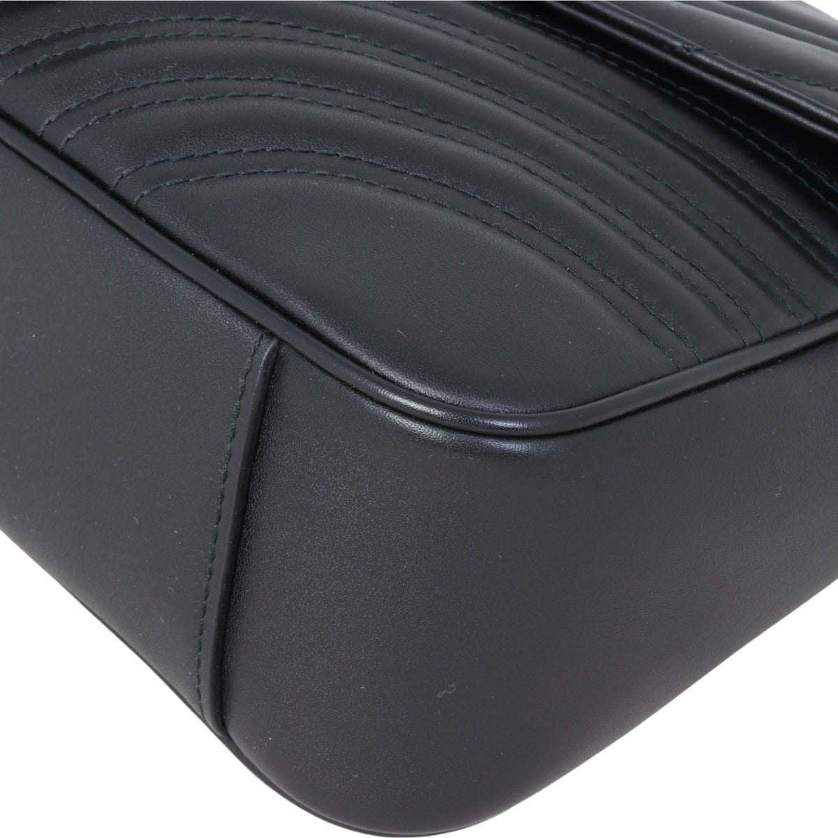 Gucci GG Marmont Matelasse Medium Shoulder Bag