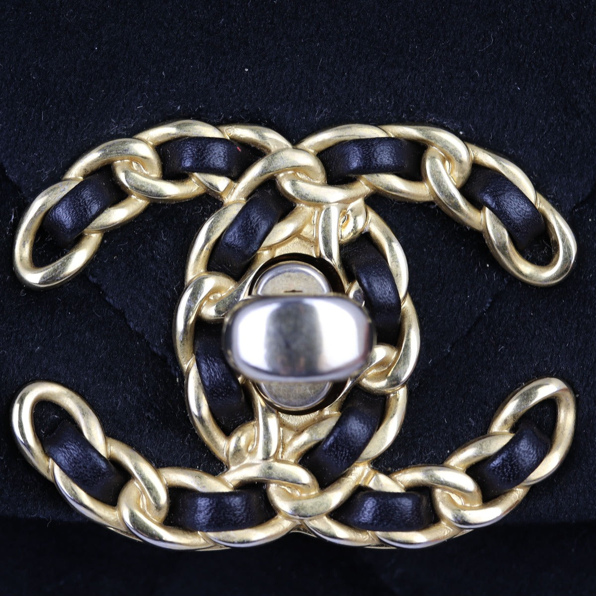 Chanel 19 Flap Bag Medium | 30 Series