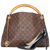 Louis Vuitton Artsy MM Monogram | D Ring